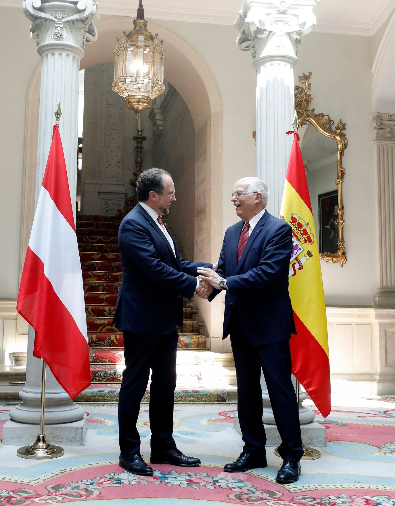 Am 5. September 2019 trifft Bundesminister Alexander Schallenberg (l.) den spanischen Au&szlig;enminister Josep Borrell (r.).