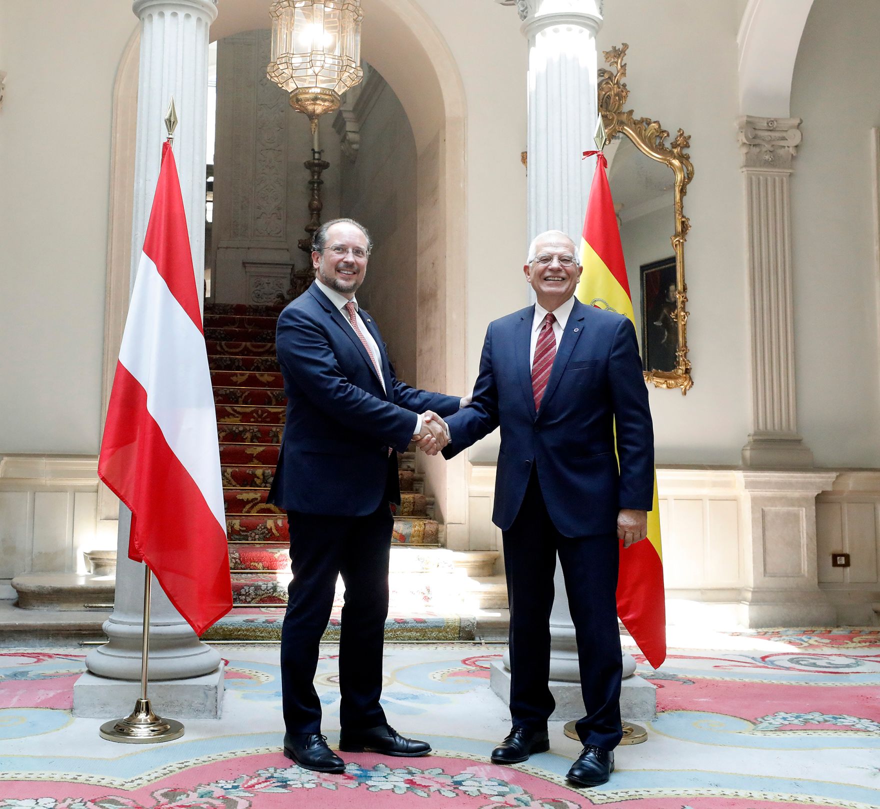 Am 5. September 2019 trifft Bundesminister Alexander Schallenberg (l.) den spanischen Au&szlig;enminister Josep Borrell (r.).