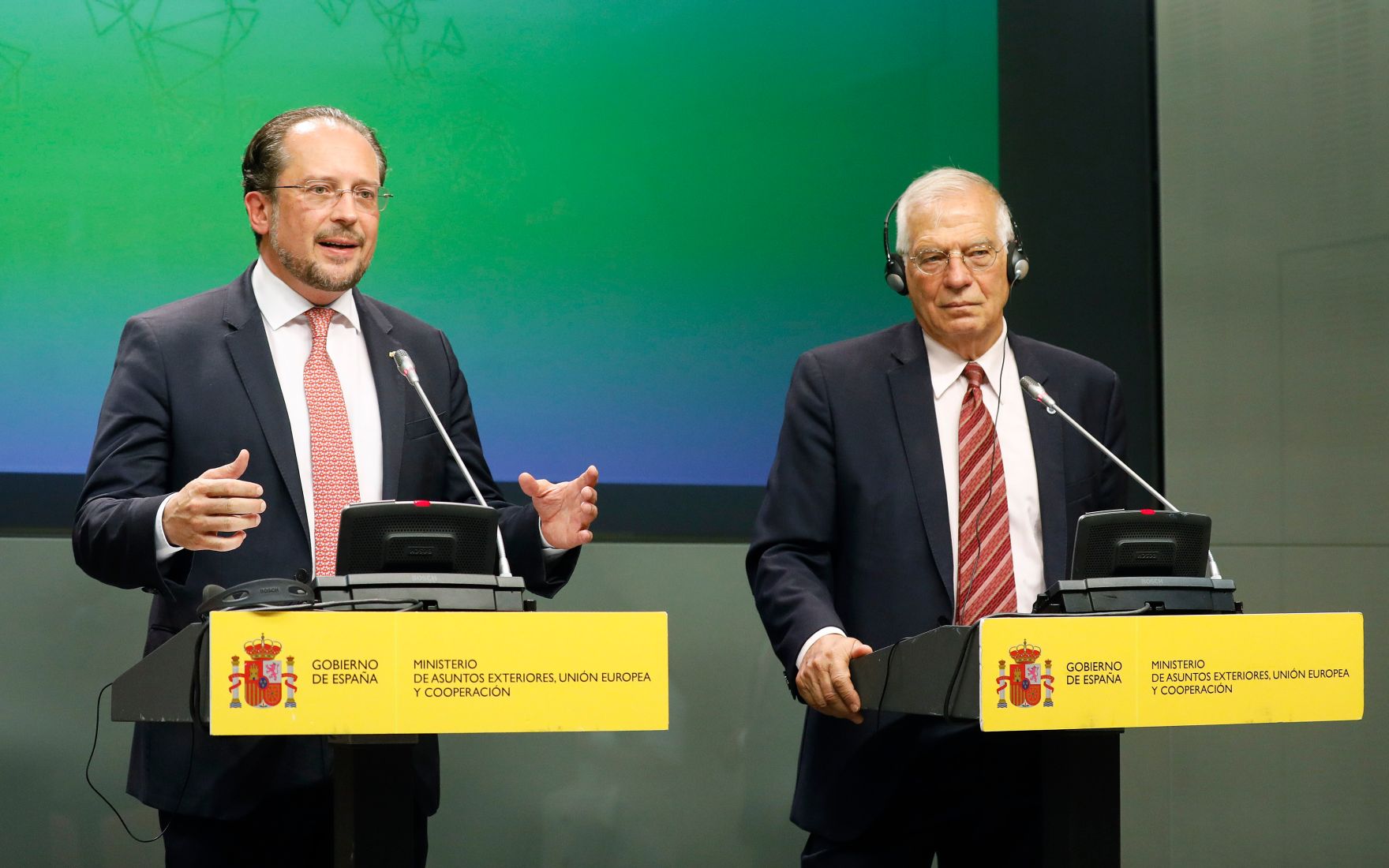 Am 5. September 2019 trifft Bundesminister Alexander Schallenberg (l.) den spanischen Au&szlig;enminister Josep Borrell (r.).