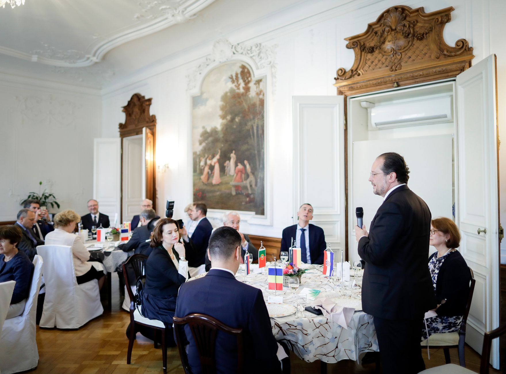 Am 11. September 2019 nahm Bundesminister Alexander Schallenberg am EU-HoMs Lunch teil.