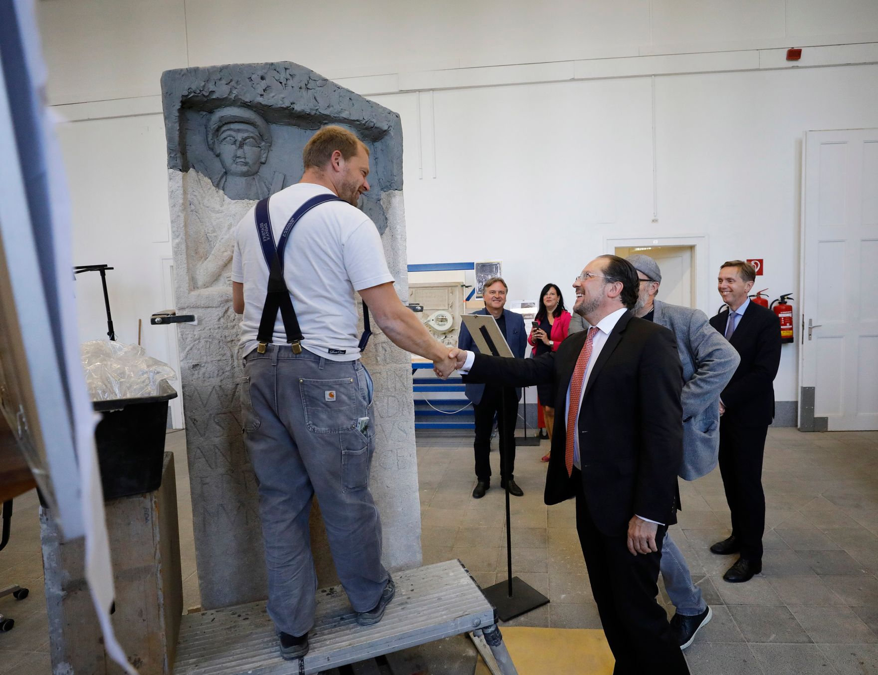 Am 12. September 2019 besuchte Bundesminister Alexander Schallenberg die Restaurationswerkst&auml;tten des Bundesdenkmalamtes.