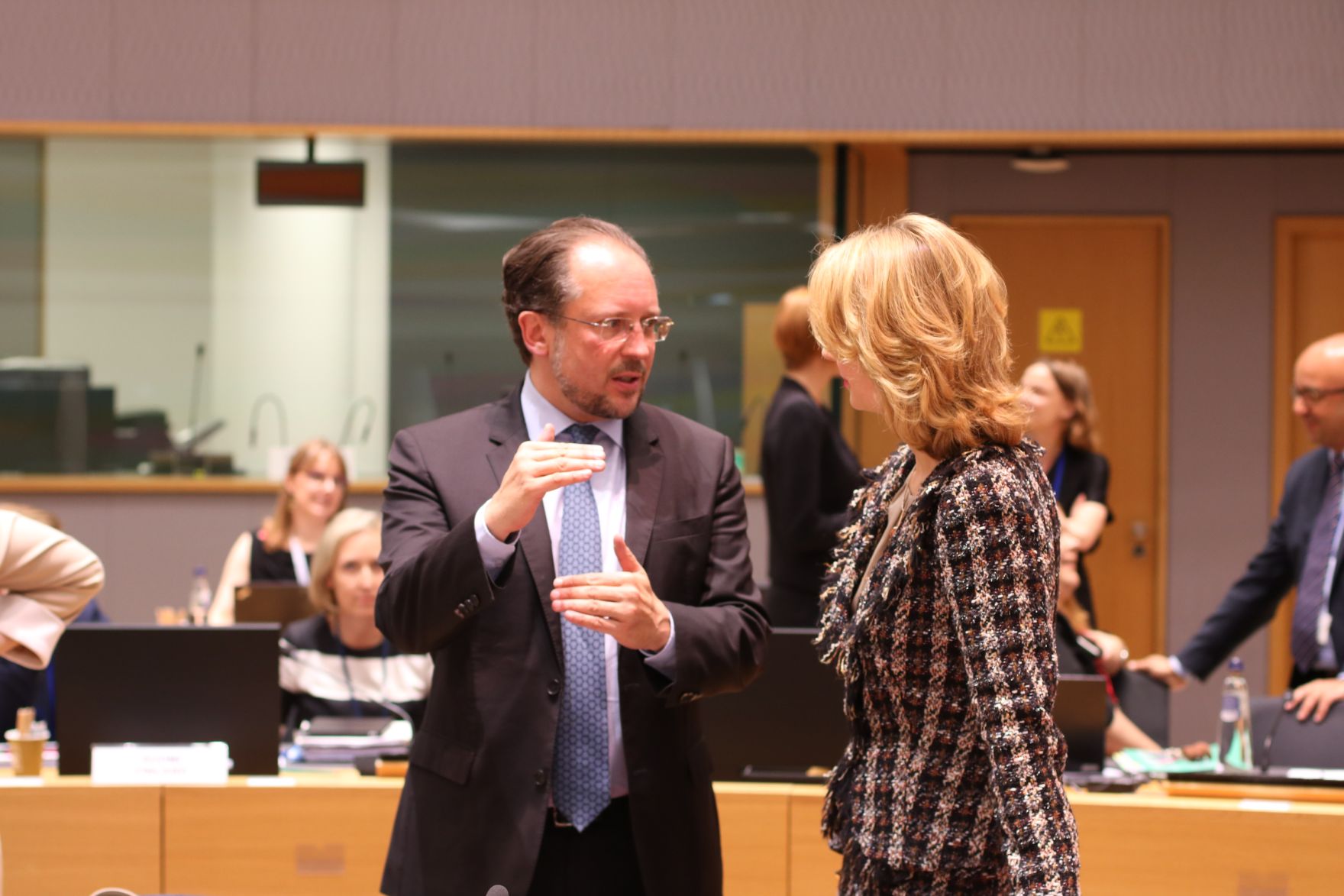 Am 16. September 2019 nahm Bundesminister Alexander Schallenberg (l.) am Europ&auml;ischen Rat in Br&uuml;ssel teil. Im Bild mit der finnischen Europaministerin Tytti Tuppurainen (r.).