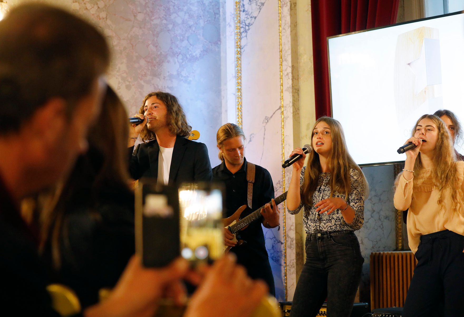 Am 17. September 2019 verlieh Bundesminister Alexander Schallenberg den Europastaatspreis.