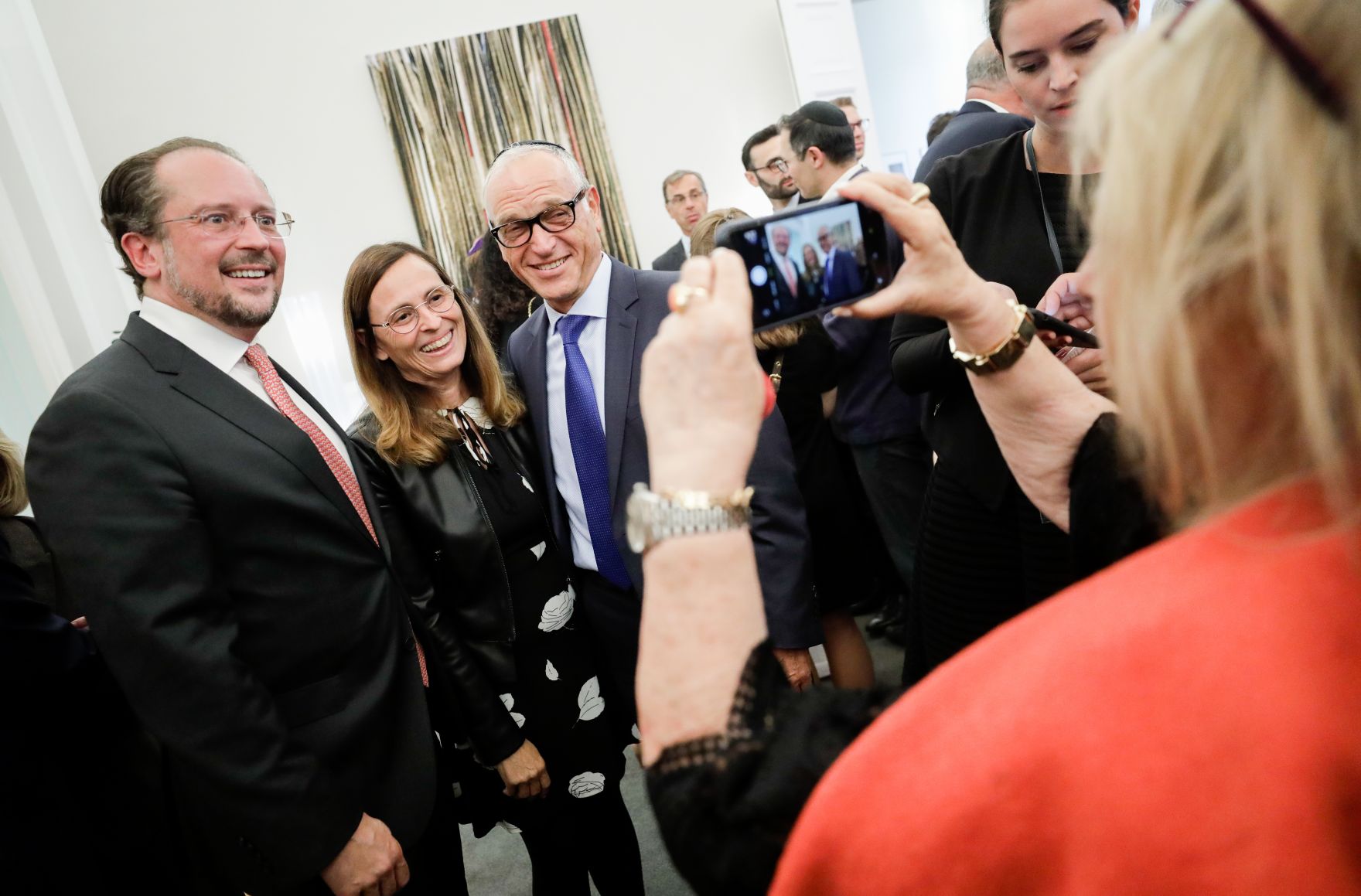 Am 19. September 2019 lud Bundeskanzlerin Brigitte Bierlein gemeinsam mit Bundesminister Alexander Schallenberg zum Empfang zu Rosch Ha Schana ins Bundeskanzleramt ein.