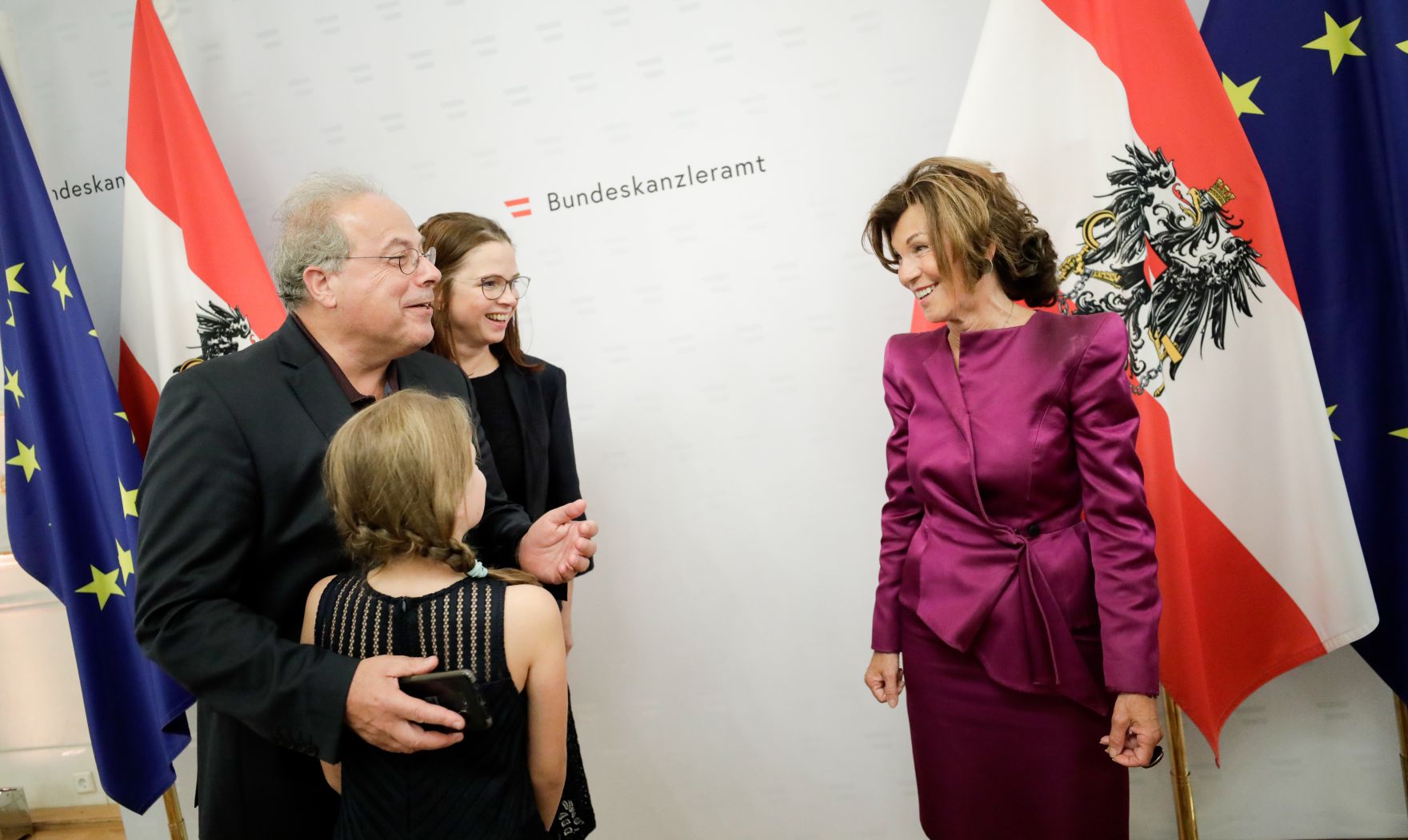 Am 19. September 2019 lud Bundeskanzlerin Brigitte Bierlein gemeinsam mit Bundesminister Alexander Schallenberg zum Empfang zu Rosch Ha Schana ins Bundeskanzleramt ein.