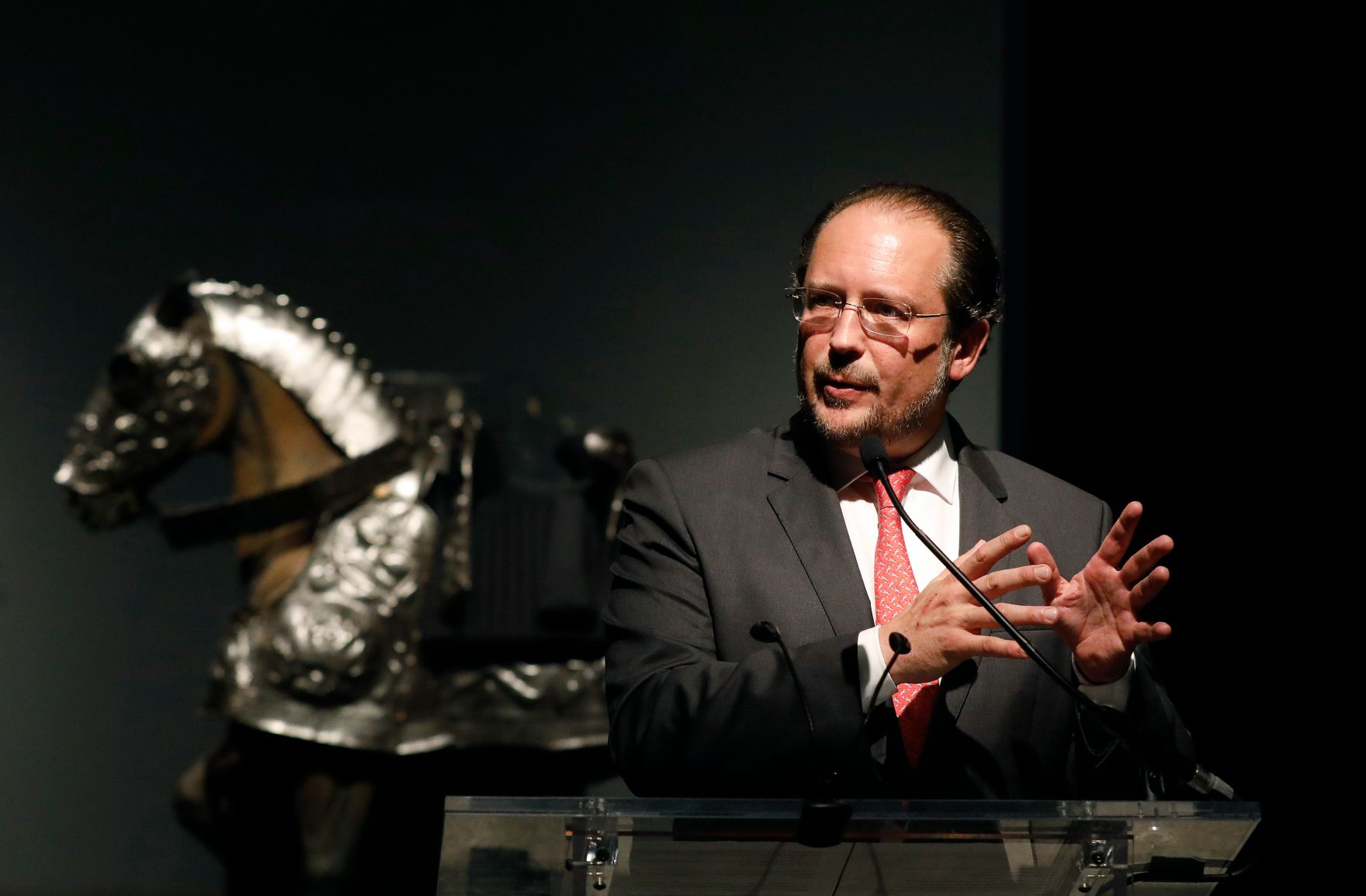 Am 2. Oktober 2019 besuchte Bundesminister Alexander Schallenberg (im Bild) New York. Im Bild bei der Er&ouml;ffnung der Ausstellung &bdquo;The Last Knight&ldquo; im Metropolitan Museum of Art.