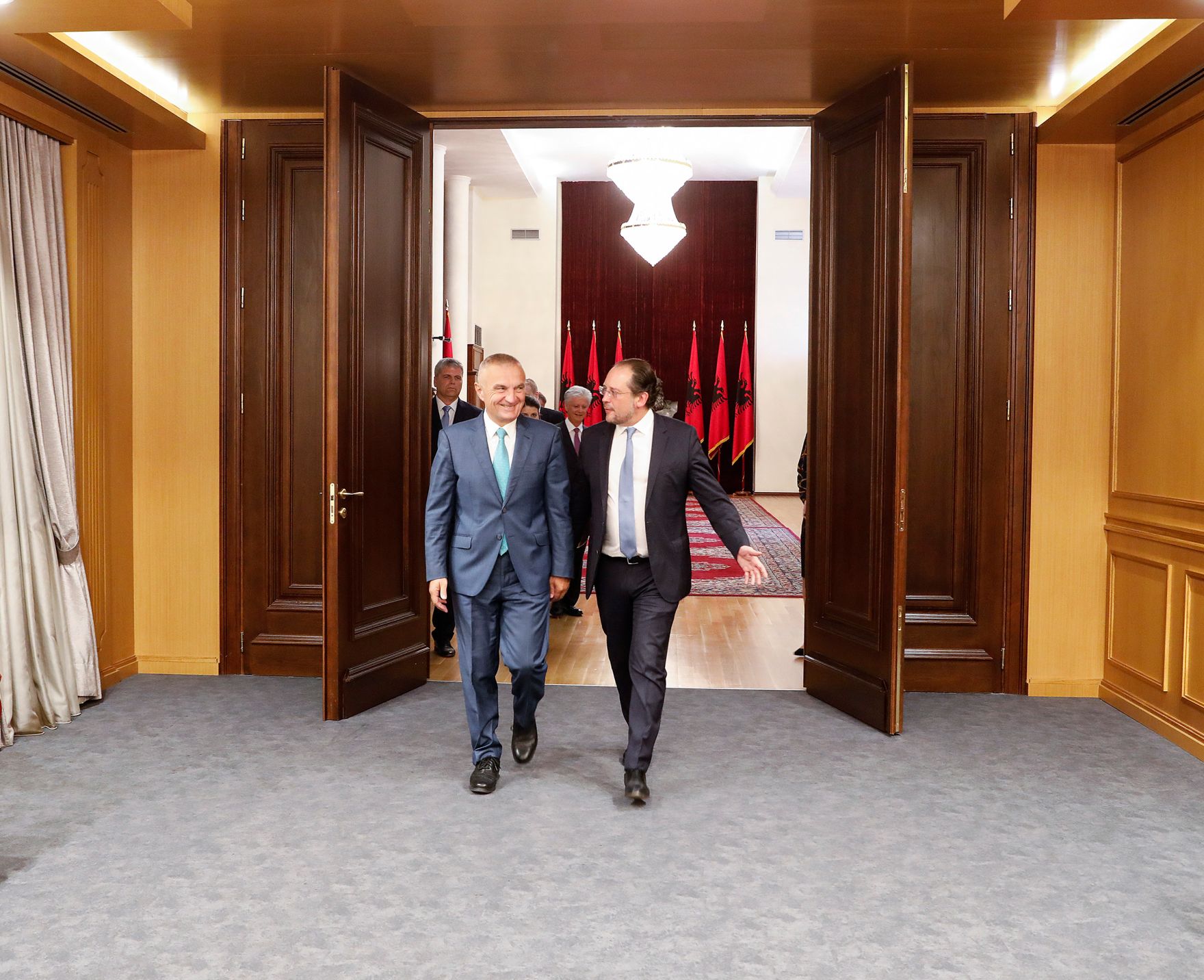 Am 8. Oktober 2019 reiste Bundesminister Alexander Schallenberg (r.) nach Albanien.Im Bild mit dem albanischen Pr&auml;sidenten Ilir Meta (l.).