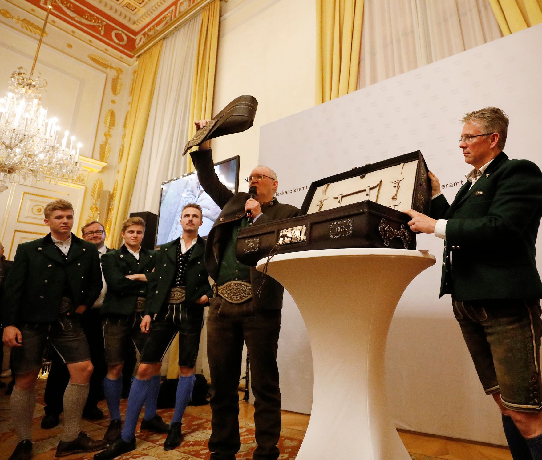 Am 29. November 2019 fand der Festakt 10-J&auml;hriges Jubil&auml;um der Ratifizierung der UNESCO Konvention und Verleihung der Urkunden an die Aufnahme Immaterielles Kulturerbe.