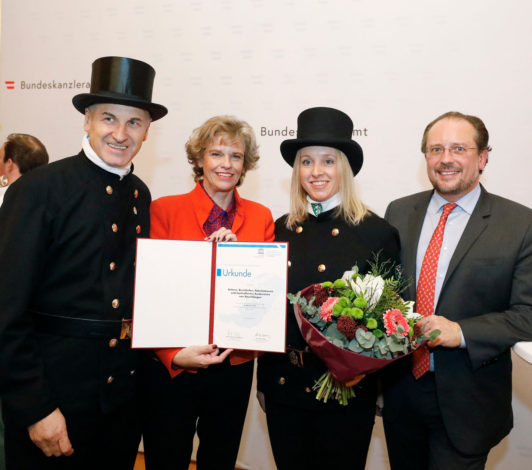 Am 29. November 2019 fand der Festakt 10-J&auml;hriges Jubil&auml;um der Ratifizierung der UNESCO Konvention und Verleihung der Urkunden an die Aufnahme Immaterielles Kulturerbe.