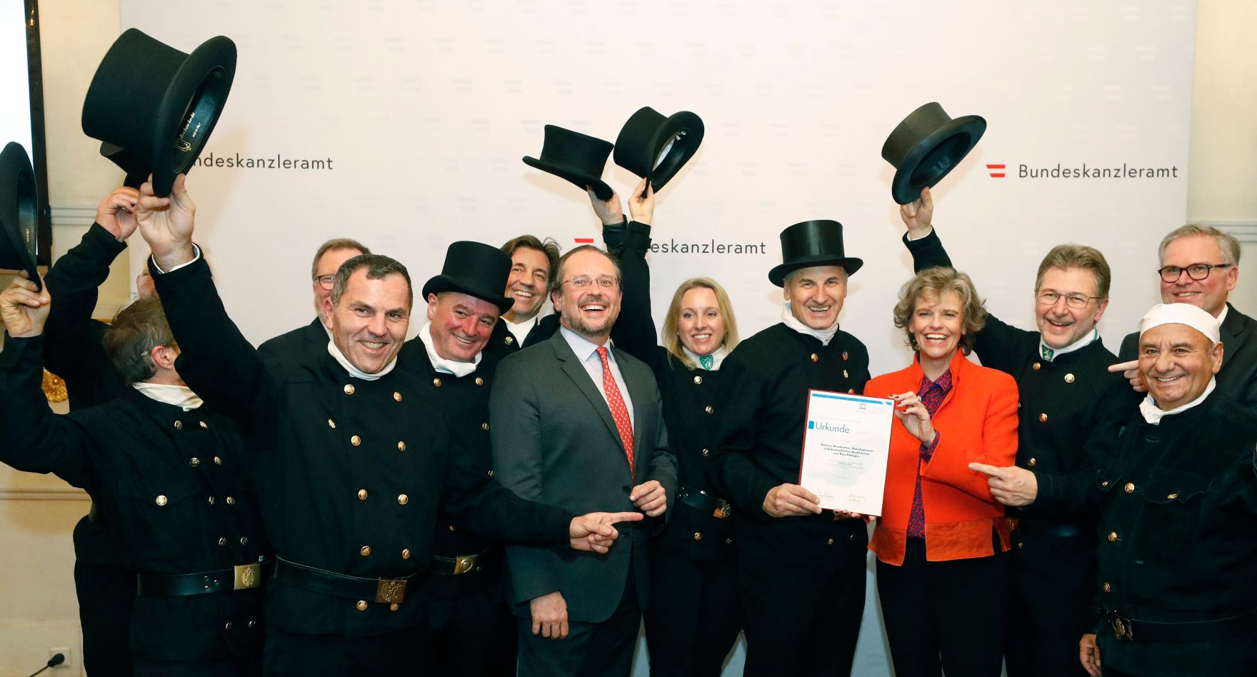 Am 29. November 2019 fand der Festakt 10-J&auml;hriges Jubil&auml;um der Ratifizierung der UNESCO Konvention und Verleihung der Urkunden an die Aufnahme Immaterielles Kulturerbe.