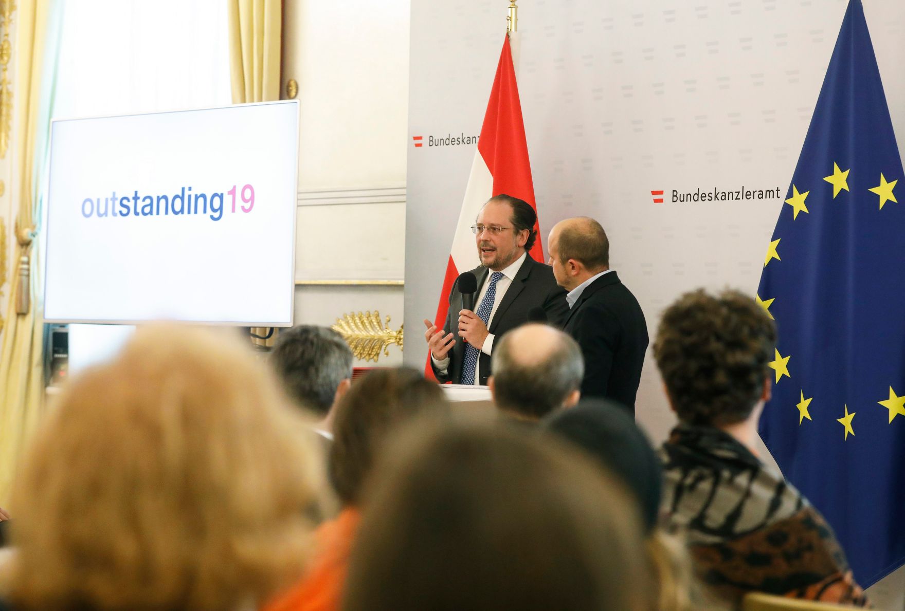 Am 6. Dezember 2019 nahm Bundesminister Alexander Schallenberg an der Verleihung der &quot;outstanding artist awards&quot; im Bundeskanzleramt teil.