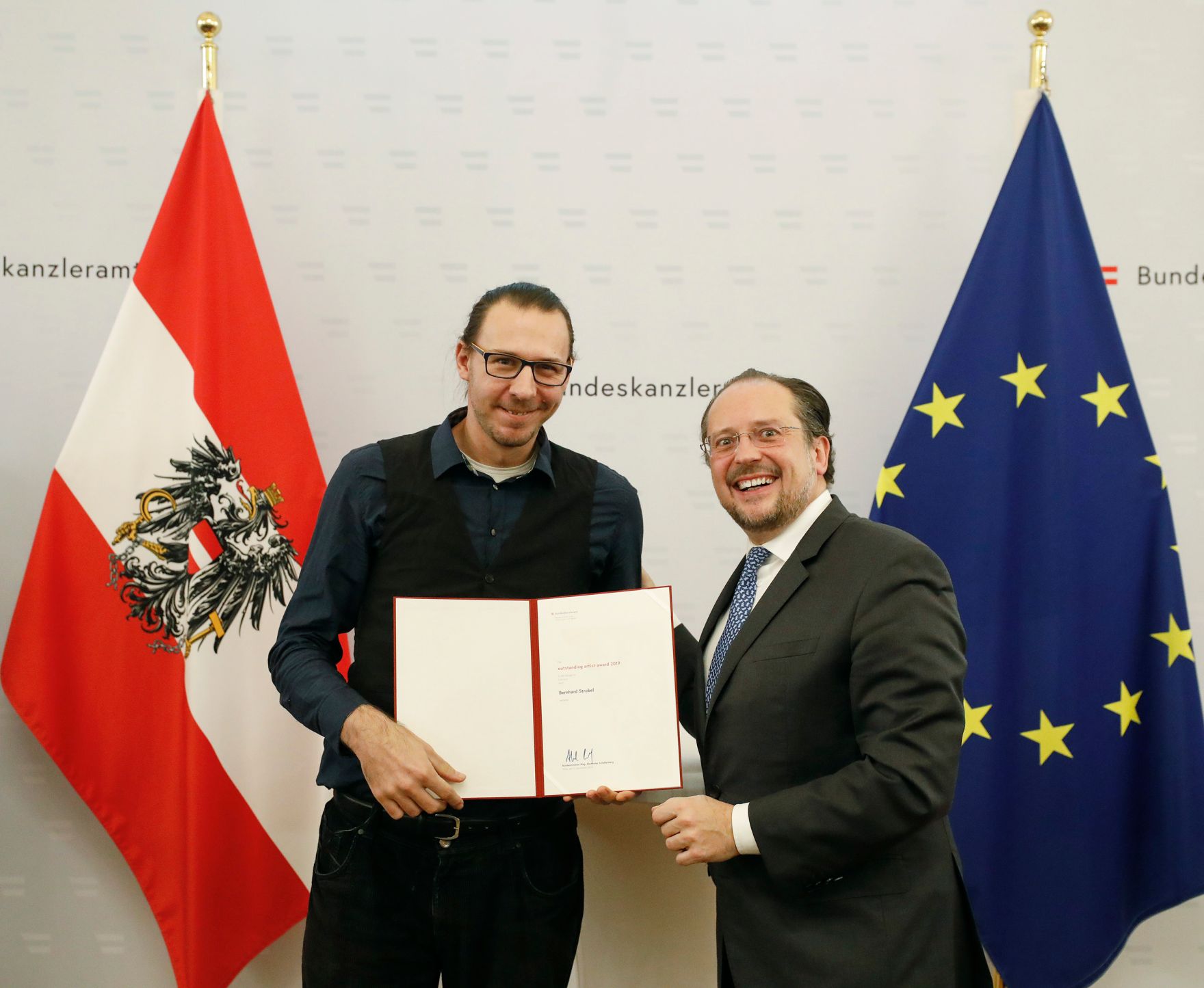 Am 6. Dezember 2019 nahm Bundesminister Alexander Schallenberg an der Verleihung der &quot;outstanding artist awards&quot; im Bundeskanzleramt teil.