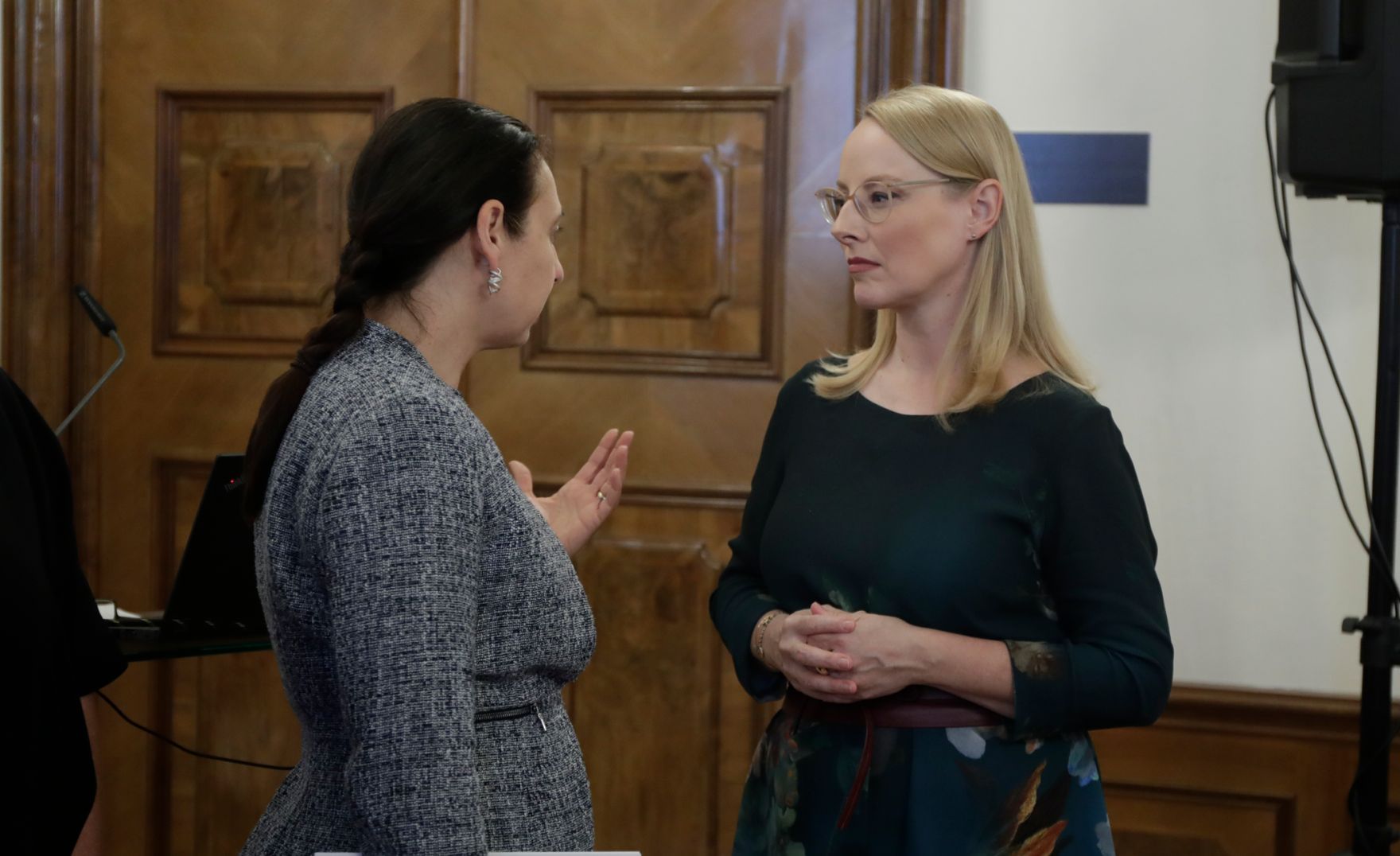 Am 19. September 2019 fand eine Buchpr&auml;sentation des Wei&szlig;en Rings &bdquo;Opfer von Partnergewalt in Kontakt mit Polizei und Justiz&ldquo; statt. Im Bild Bundesministerin Ines Stilling (l.) und Lyane Sautner (r.), Vizepr&auml;sidentin Wei&szlig;er Ring.