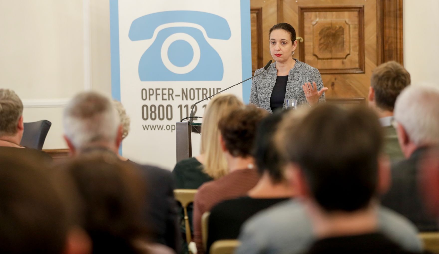 Am 19. September 2019 fand eine Buchpr&auml;sentation des Wei&szlig;en Rings &bdquo;Opfer von Partnergewalt in Kontakt mit Polizei und Justiz&ldquo; statt. Im Bild Bundesministerin Ines Stilling.