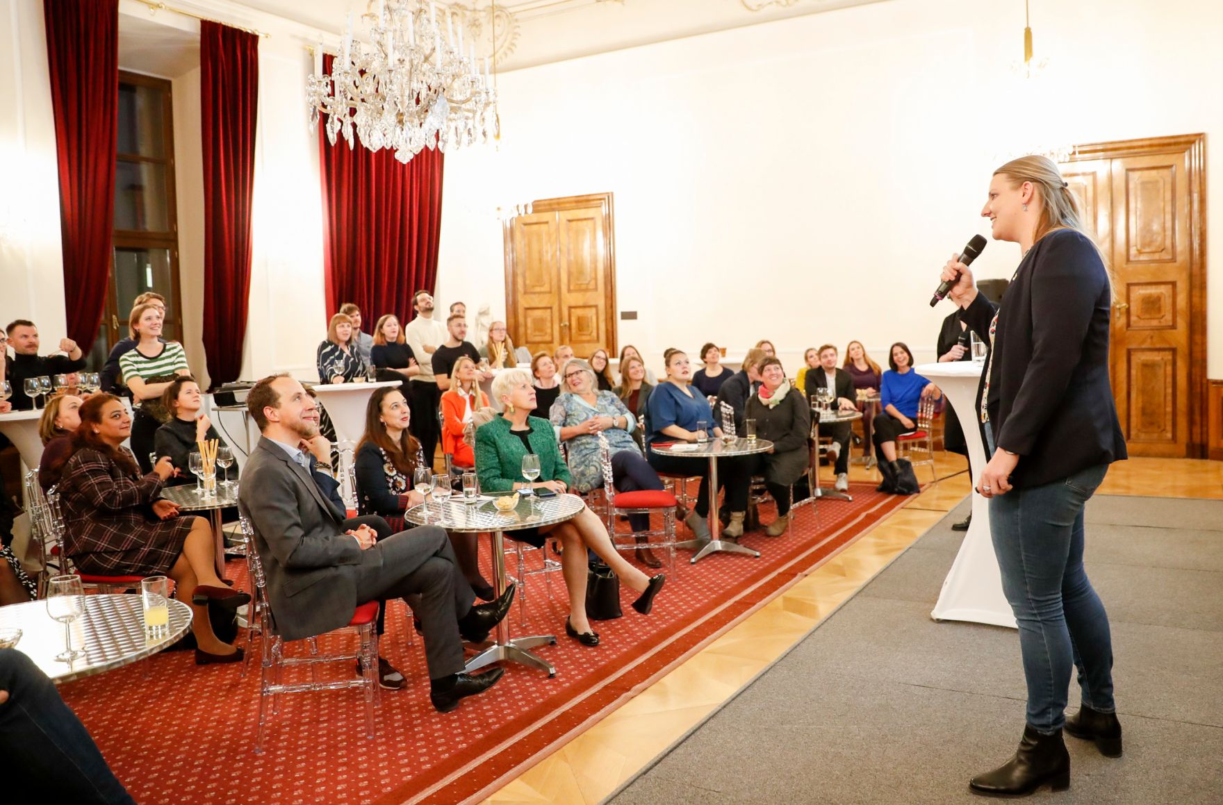 Am 9. Oktober 2019 wurde das Projekt &bdquo;Frauendom&auml;ne &ndash; Datenbank f&uuml;r Expertinnen unter dem Motto &bdquo;Jede Dom&auml;ne ist eine Frauendom&auml;ne&rdquo; auf Initiative von Hannah Zach und Sophie Rendl pr&auml;sentiert. Bundesministerin Ines Stilling er&ouml;ffnete die Veranstaltung.