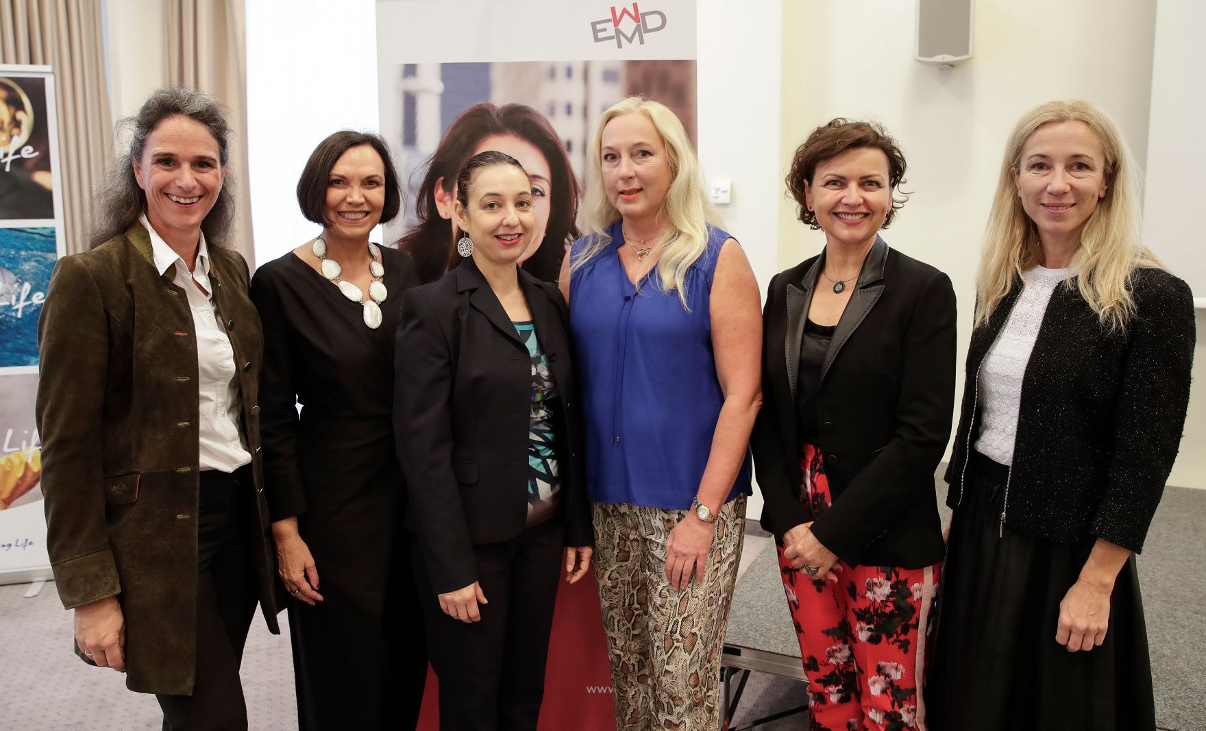 Am 12. Oktober 2019 er&ouml;ffnete Bundesministerin Ines Stilling die internationale Jahreskonferenz &bdquo;European Women's Management Development Network&ldquo; &ndash; einem Netzwerk von weiblichen F&uuml;hrungskr&auml;ften in aller Welt mit etwa 150 Teilnehmerinnen aus Europa, Asien und den USA. Im Bild (v.l.n.r.) Irene Fialka, Gabriele Suppan, Bundesministerin Ines Stilling, Alexandra Kautzky-Willer, Nadine Meloth und Sabine Radl.