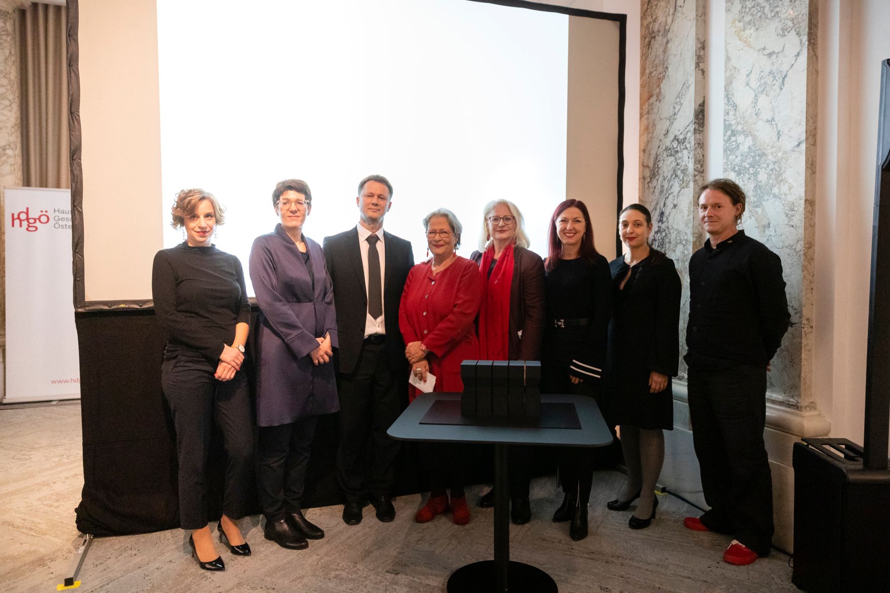 Am 16. Oktober 2019 er&ouml;ffnete Bundesministerin Ines Stilling die Pr&auml;sentation des Buches &bdquo;Das Massiv der Namen. Ein Denkmal f&uuml;r die &ouml;sterreichischen Opfer der Shoa in Maly Trostinec&ldquo; von Pia Sch&ouml;lnberger im Haus der Geschichte &Ouml;sterreichs. Im Bild (v.l.n.r) Pia Sch&ouml;lnberger, Herausgeberin, Monika Sommer, Direktorin Haus der Geschichte, Alexander Dalhousky, Historiker , Susanne Scholl, Moderation, Hannah Lessing, Nationalfonds der Republik &Ouml;sterreich f&uuml;r Opfer des Nationalsozialismus, Waltraud Barton, Verein IM-MER, Bundesministerin Ines Stilling und Daniel Sanwald, Architekt.