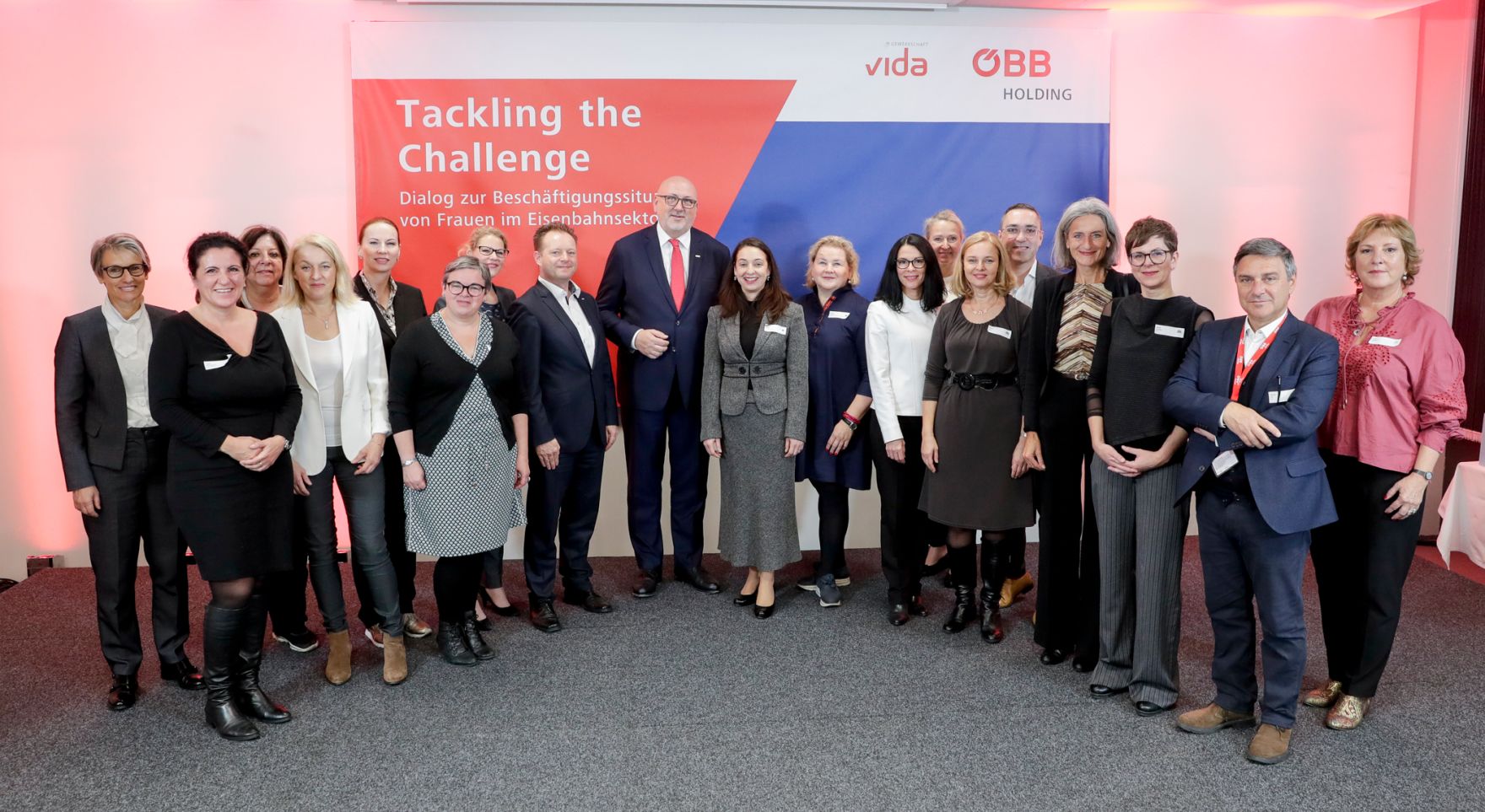 Am 28. Oktober 2019 nahm Bundesministerin Ines Stilling (m.) auf Einladung der &Ouml;BB Holding und der Gewerkschaft vida an der Er&ouml;ffnung &bdquo;Tackling the Challenge &ndash; Dialog zur Besch&auml;ftigungssituation von Frauen im Eisenbahnsektor&ldquo; im Rahmen des Europ&auml;ischen Bahndialogs teil.