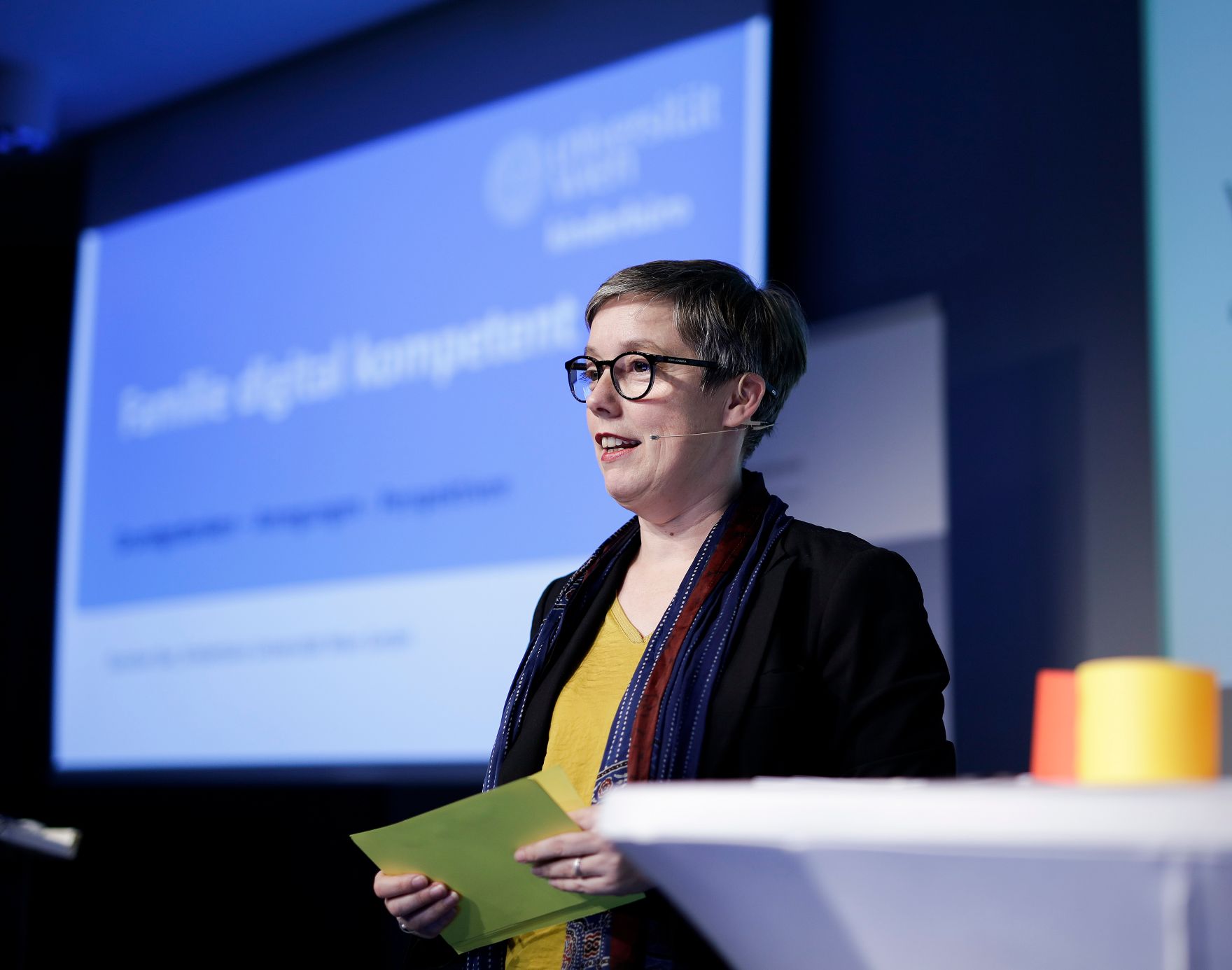 Am 30.10. 2019 hat Bundesministerin Ines Stilling die G&uuml;tesiegel &bdquo;Familie Digital Kompetent&ldquo; verliehen. Im Bild Karoline Iber vom Kinderb&uuml;ro der Universit&auml;t Wien bei ihrer Keynote.