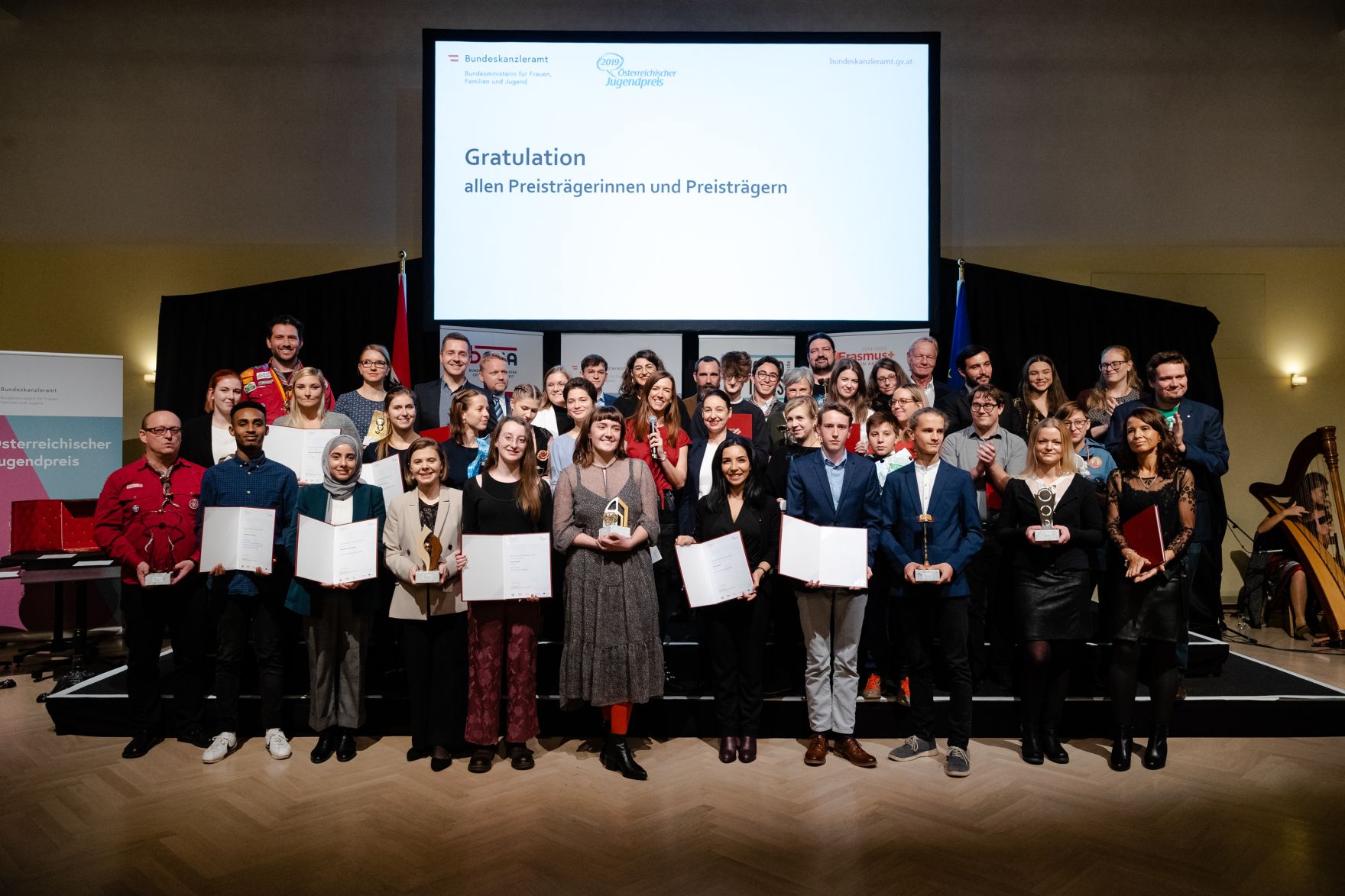 Am 12. November 2019 hat Bundesministerin Ines Stilling den &Ouml;sterreichischen Jugendpreis in der au&szlig;erschulischen Kinder- und Jugendarbeit verliehen. Der Jugendpreis wurde in den Kategorien &bdquo;Europ&auml;ische Initiativen&ldquo;, &bdquo;Digitale Jugendarbeit&ldquo;, Nationale Jugendarbeit&ldquo;, &bdquo;Eure Projekte&ldquo; und &bdquo;Journalistische Leistungen im Interesse der Jugend&ldquo; vergeben.