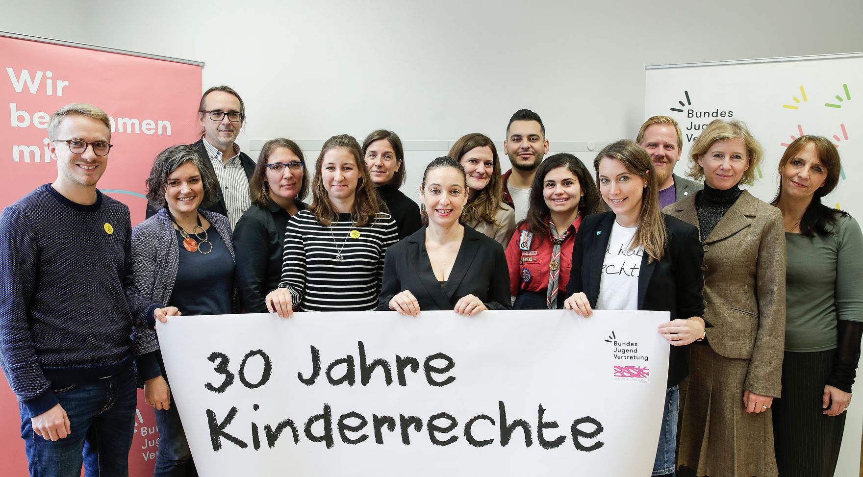 Am 14. November 2019 traf Bundesministerin Ines Stilling anl&auml;sslich des 30-j&auml;hrigen Jubil&auml;ums der UNO-Kinderrechtekonvention zu einem Austausch mit der Bundesjugendvertretung sowie dem Netzwerk Kinderrechte zusammen.