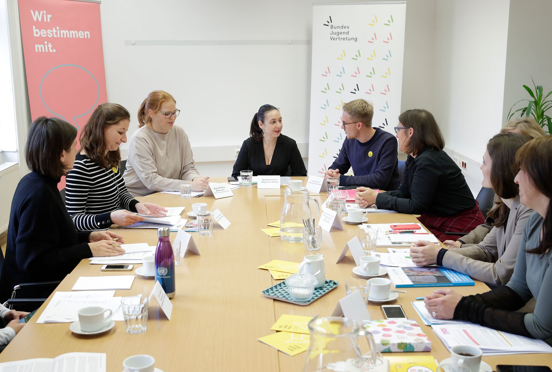 Am 14. November 2019 traf Bundesministerin Ines Stilling anl&auml;sslich des 30-j&auml;hrigen Jubil&auml;ums der UNO-Kinderrechtekonvention zu einem Austausch mit der Bundesjugendvertretung sowie dem Netzwerk Kinderrechte zusammen.