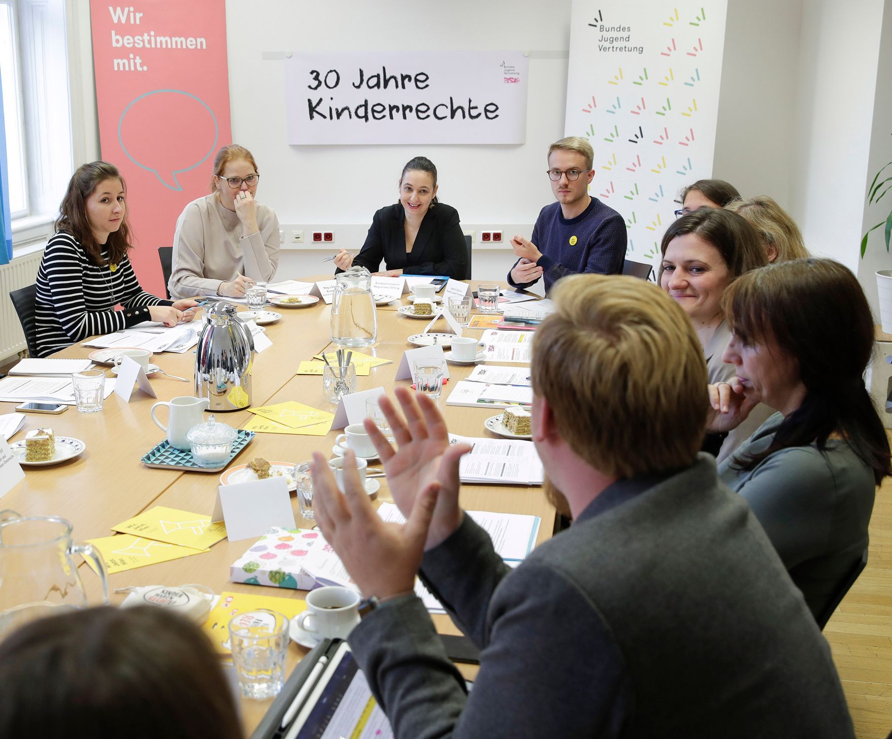Am 14. November 2019 traf Bundesministerin Ines Stilling anl&auml;sslich des 30-j&auml;hrigen Jubil&auml;ums der UNO-Kinderrechtekonvention zu einem Austausch mit der Bundesjugendvertretung sowie dem Netzwerk Kinderrechte zusammen.