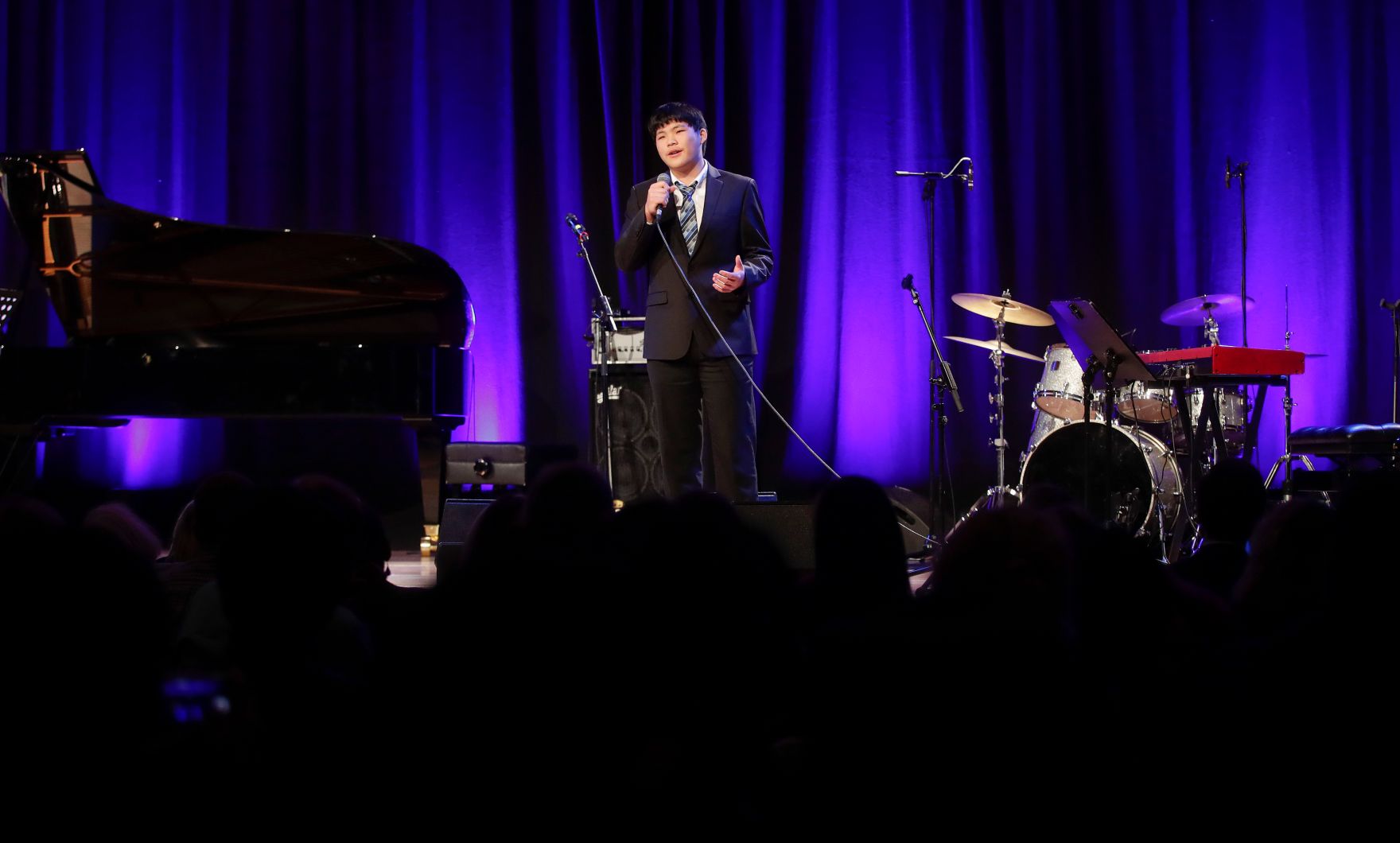 Anl&auml;sslich des bevorstehenden 30-j&auml;hrigen Jubil&auml;ums der UNO-Kinderrechtekonvention hat das Bundeskanzleramt einen Internationalen Kompositionswettbewerb unter dem Motto &bdquo;Sounds of Children`s Rights&ldquo; ausgeschrieben. Die preisgekr&ouml;nten Werke wurden im Rahmen des Konzerts &bdquo;Sounds of Children`s Rights&ldquo; uraufgef&uuml;hrt. Bundesministerin Ines Stilling er&ouml;ffnete die Veranstaltung. Im Rahmen des Konzertabends wurde die Komposition &bdquo;Recollections of Childhood&ldquo; von Yihong Song (15) &ndash; China / U.S.A. uraufgef&uuml;hrt. Yihong Song wurde von Bundesministerin Stilling ausgezeichnet.