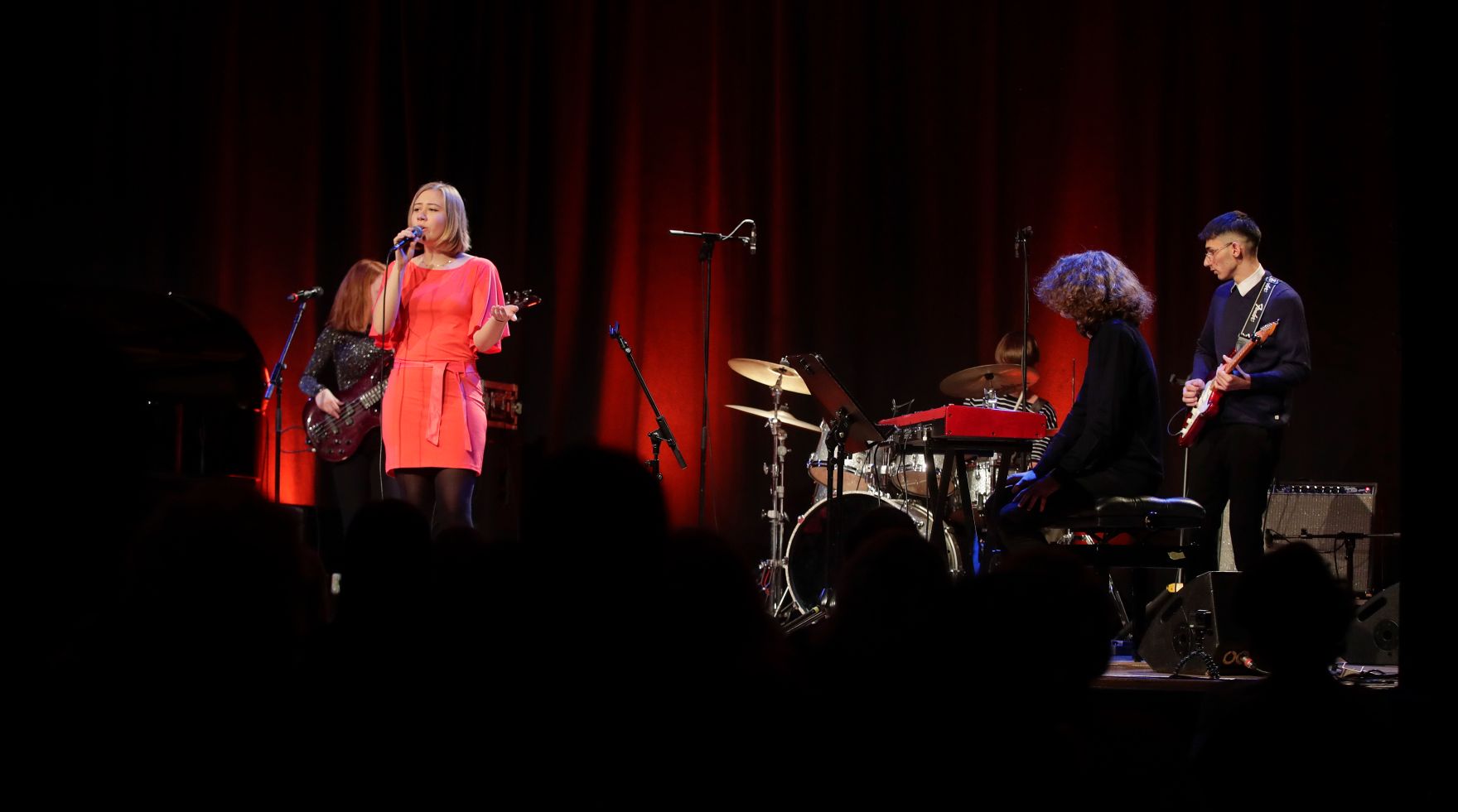 Anl&auml;sslich des bevorstehenden 30-j&auml;hrigen Jubil&auml;ums der UNO-Kinderrechtekonvention hat das Bundeskanzleramt einen Internationalen Kompositionswettbewerb unter dem Motto &bdquo;Sounds of Children`s Rights&ldquo; ausgeschrieben. Die preisgekr&ouml;nten Werke wurden im Rahmen des Konzerts &bdquo;Sounds of Children`s Rights&ldquo; uraufgef&uuml;hrt. Bundesministerin Ines Stilling er&ouml;ffnete die Veranstaltung. Im Rahmen des Konzertabends wurde die Komposition &bdquo;Your Kid&acute;s Today And Tomorrow&ldquo; von der Gruppe The Cosmik Five &ndash; Wien uraufgef&uuml;hrt. Die Gruppe The Cosmik Five wurde von Bundesministerin Stilling ausgezeichnet.