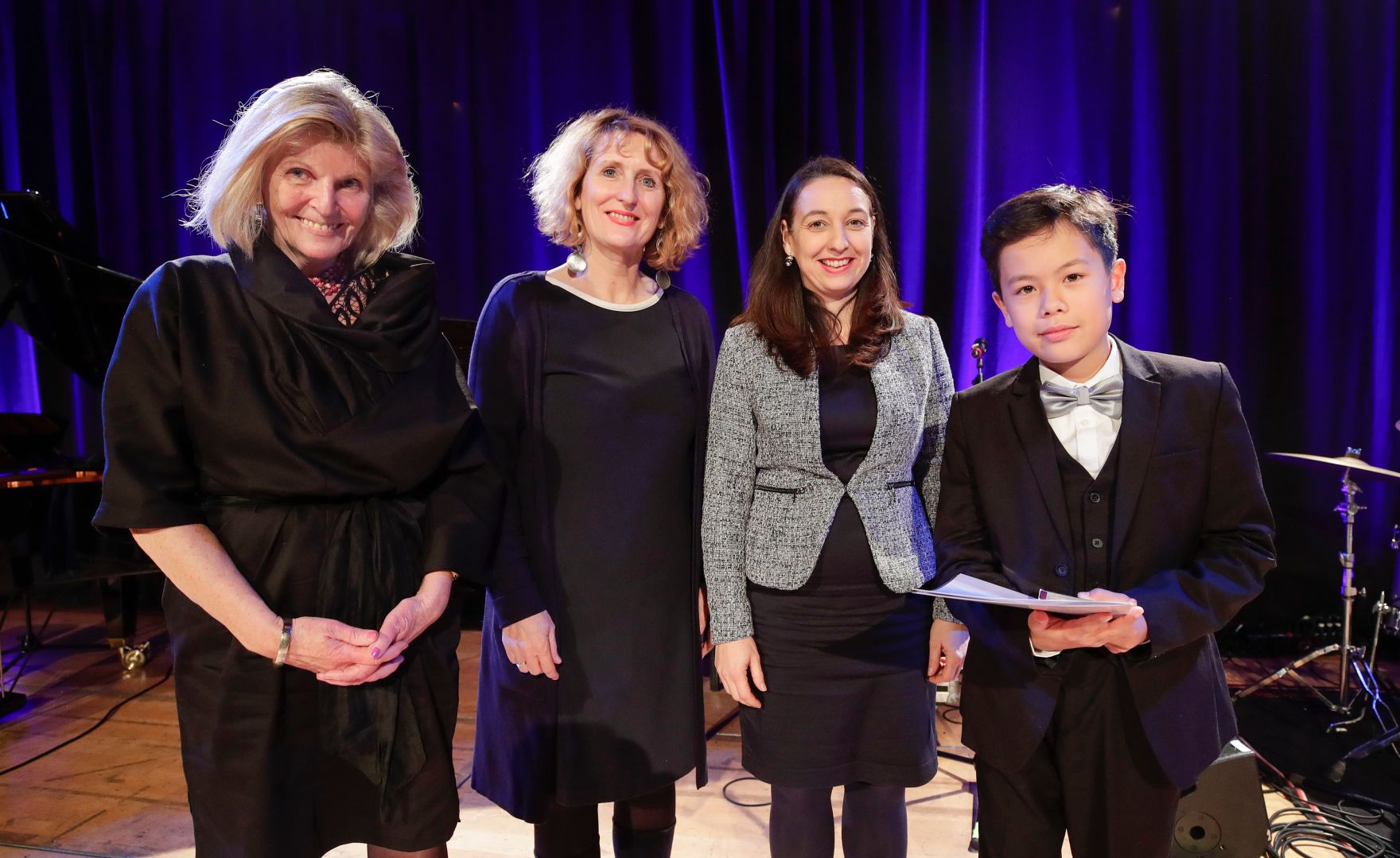 Anl&auml;sslich des bevorstehenden 30-j&auml;hrigen Jubil&auml;ums der UNO-Kinderrechtekonvention hat das Bundeskanzleramt einen Internationalen Kompositionswettbewerb unter dem Motto &bdquo;Sounds of Children`s Rights&ldquo; ausgeschrieben. Die preisgekr&ouml;nten Werke wurden im Rahmen des Konzerts &bdquo;Sounds of Children`s Rights&ldquo; uraufgef&uuml;hrt. Bundesministerin Ines Stilling er&ouml;ffnete die Veranstaltung. Im Rahmen des Konzertabends wurde die Komposition &bdquo;Free from fear!&ldquo; von Felix Gerstner (13) &ndash; Hattersheim am Main, Deutschland uraufgef&uuml;hrt. Felix Gerstner wurde von Bundesministerin Stilling ausgezeichnet.