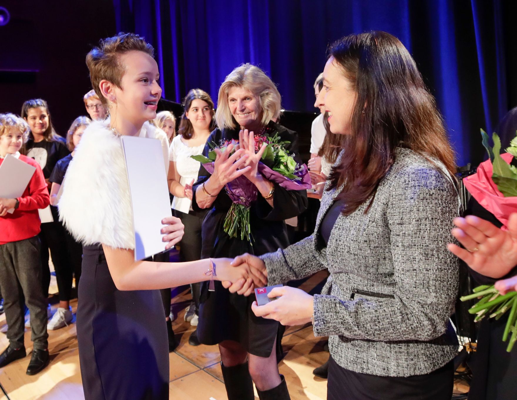 Anl&auml;sslich des bevorstehenden 30-j&auml;hrigen Jubil&auml;ums der UNO-Kinderrechtekonvention hat das Bundeskanzleramt einen Internationalen Kompositionswettbewerb unter dem Motto &bdquo;Sounds of Children`s Rights&ldquo; ausgeschrieben. Die preisgekr&ouml;nten Werke wurden im Rahmen des Konzerts &bdquo;Sounds of Children`s Rights&ldquo; uraufgef&uuml;hrt. Bundesministerin Ines Stilling er&ouml;ffnete die Veranstaltung. Im Rahmen des Konzertabends wurde die Komposition &bdquo;Like you did before&ldquo; von der Gruppe Monet Schutte &ndash; S&uuml;dafrika/Neuseeland uraufgef&uuml;hrt. Die Gruppe Monet Schutte wurde von Bundesministerin Stilling ausgezeichnet und erhielt zus&auml;tzlich den Publikumspreis.