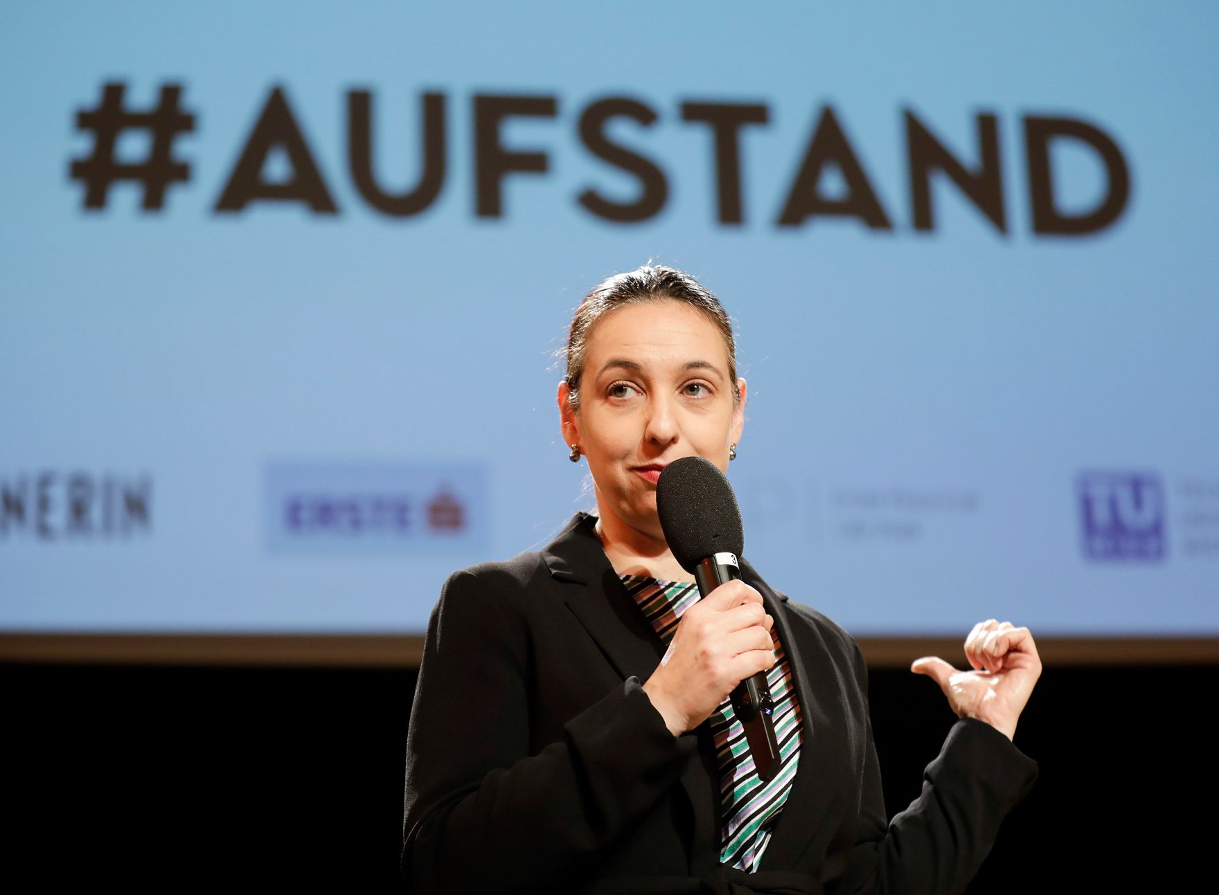 Bundesministerin Stilling er&ouml;ffnete am 17. November 2019 die Konferenz WIENERIN #aufstand im Wiener Radiokulturhaus.