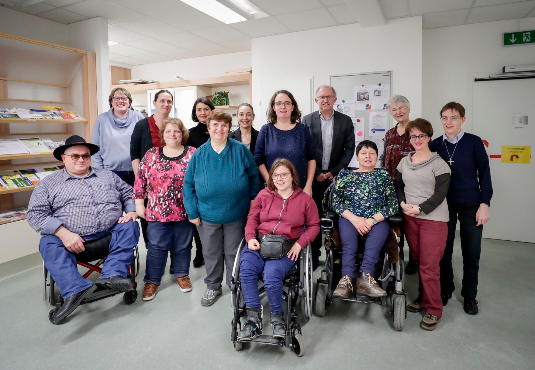 Am 20. November 2019 reiste Bundesministerin Ines Stilling anl&auml;sslich eines Bundesl&auml;ndertags nach Linz. Im Bild bei dem Besuch im Empowerment-Center des Kompetenznetzwerks Informationstechnologie zur F&ouml;rderung der Integration von Menschen mit Behinderung.