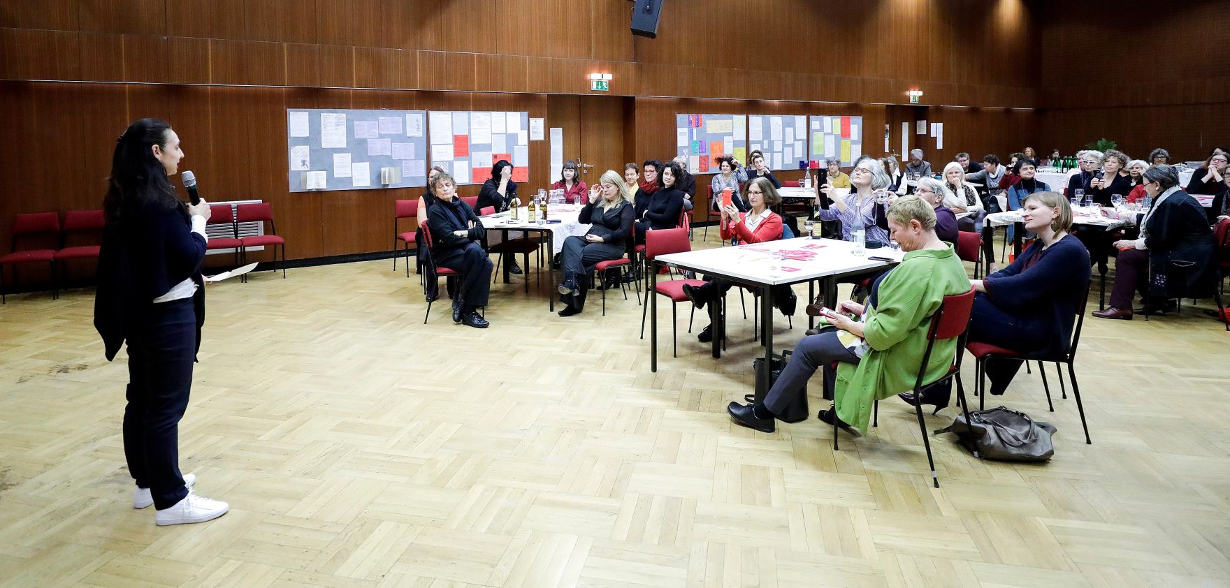 Am 22. November 2019 er&ouml;ffnete Bundesministerin Ines Stilling die 25+1 Jahre Jubil&auml;umsfeier des Vereins &bdquo;Frauenhetz&ldquo; in Wien.