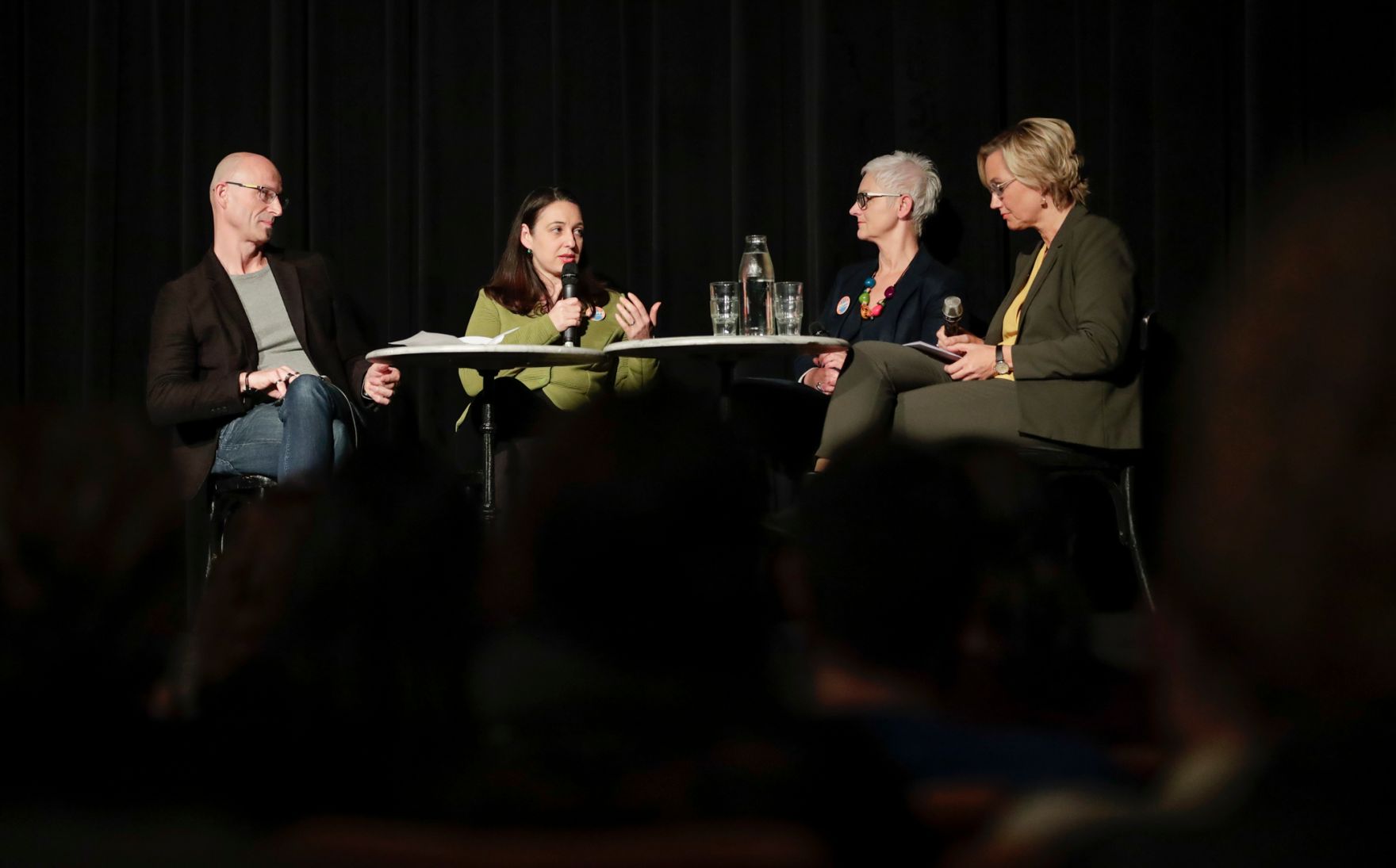 Am 25. November 2019 nahm Bundesministerin Ines Stilling an der Podiumsdiskussion anl&auml;sslich der &Ouml;sterreich-Premiere des Films &bdquo;Der Taucher&ldquo; teil. Im Bild (v.l.n.r.) Regisseur und Produzent G&uuml;nter Schwaiger, Bundesministerin Stilling, Maria R&ouml;sslhumer, Gesch&auml;ftsf&uuml;hrerin des Vereins Autonome &Ouml;sterreichische Frauenh&auml;user und Moderatorin Birgit Fenderl.