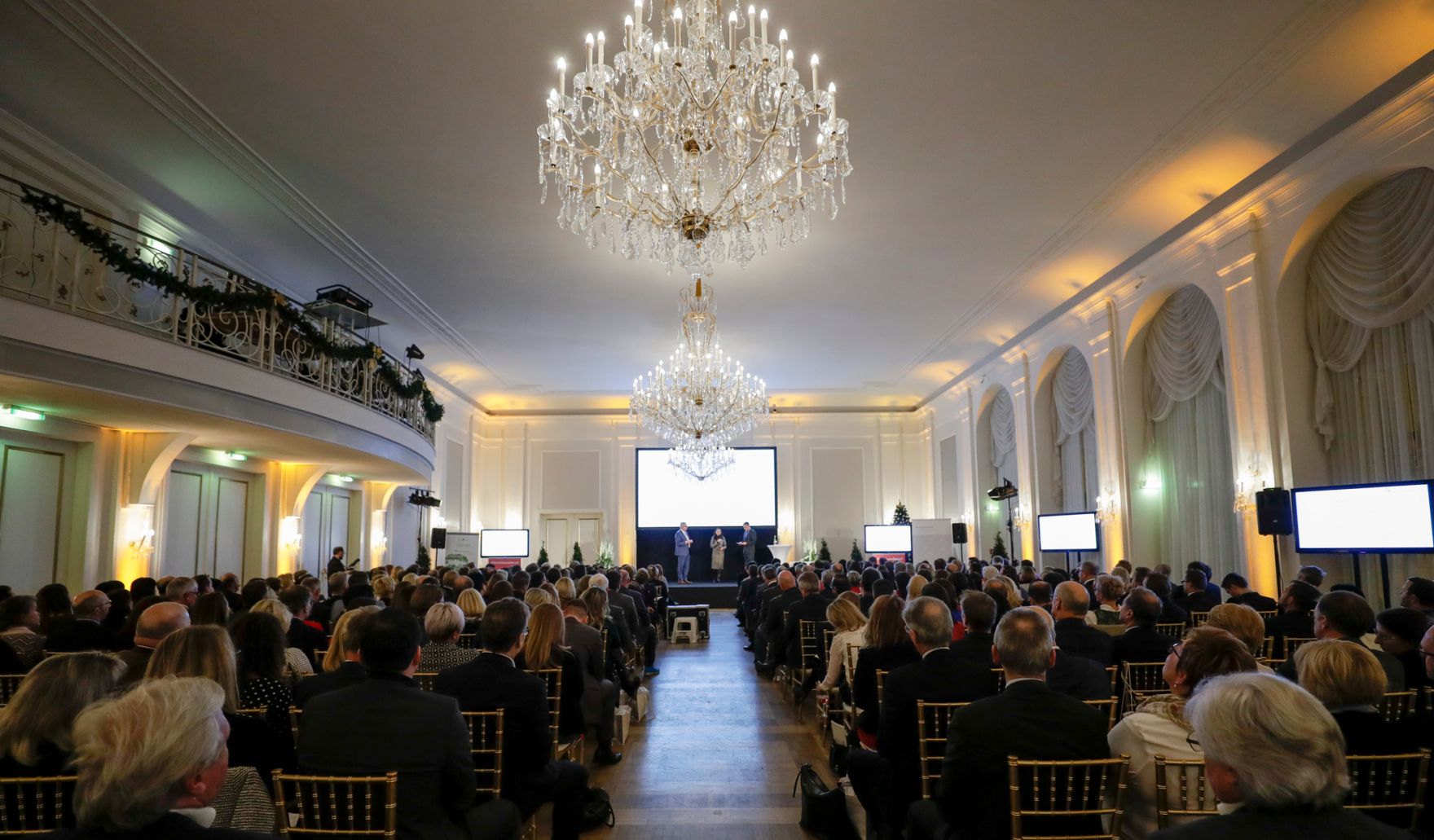 Am 26. November 2019 verlieh Bundesministerin Ines Stilling das staatliche G&uuml;tezeichen &quot;familienfreundlichegemeinde&quot; an 111 Gemeinden und an die Region Donau-Ybbsfeld in Nieder&ouml;sterreich.