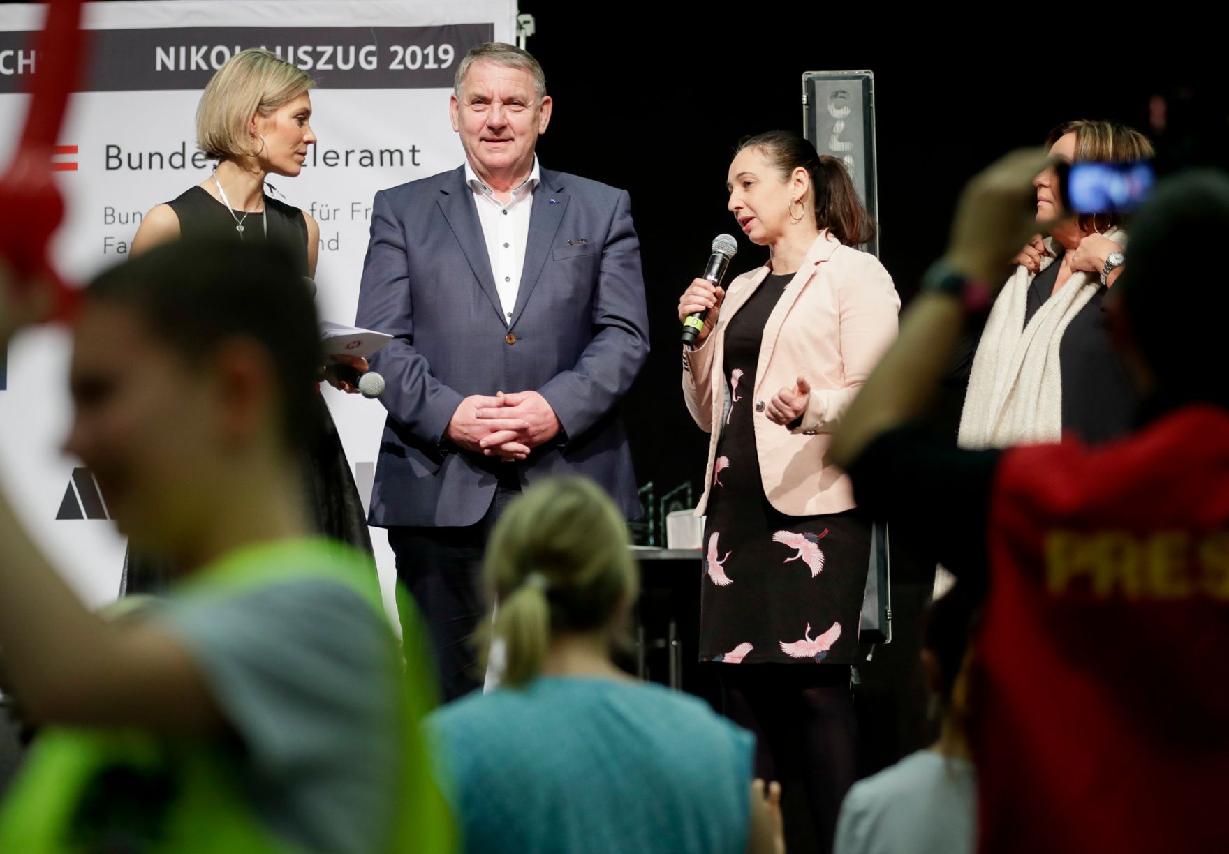 Bundesministerin Stilling begr&uuml;&szlig;te am 30. November .2019 600 Kinder aus ganz &Ouml;sterreich im Rahmen des &bdquo;Nikolauszuges 2019&ldquo;, der im heurigen Jahr in St. P&ouml;lten Station machte. Vom Arbeiter-Samariter-Bund veranstaltet wird jedes Jahr Kindern aus schwierigen sozialen Verh&auml;ltnissen und Kindern mit Beeintr&auml;chtigungen ein ereignisreiches Advent-Wochenende beschert.