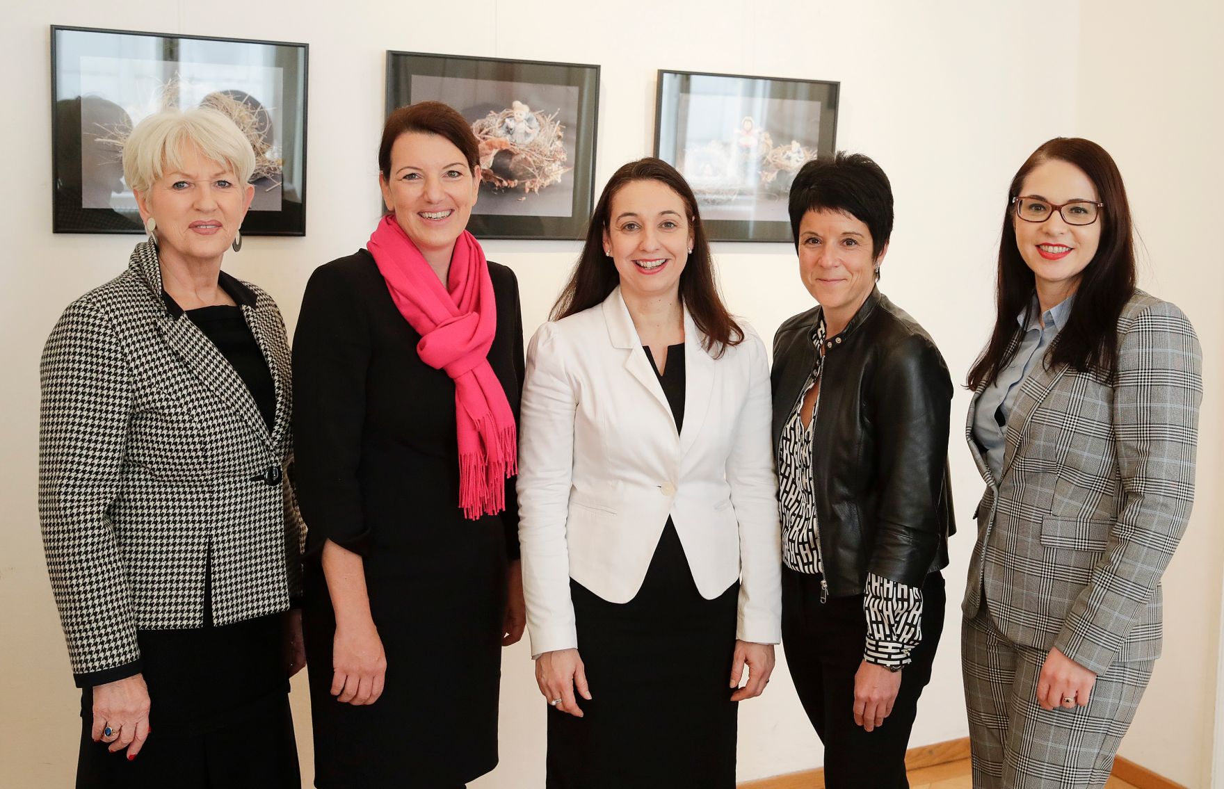 Am 12. Dezember 2019 nahm Bundesministerin Ines Stilling am Innovationstalk &bdquo;Digitalisierung im Personalmanagement&ldquo; des Club Alpha &ndash; Frauen f&uuml;r die Zukunft &ndash; teil. Im Bild (v.l.n.r.) Maria Rauch-Kallat, Obfrau des Clubs Alpha, Sabine Bothe von Magenta, Bundesministerin Ines Stilling, Johanna Hummer von Sanofi und Bettina Resl von Sanofi.