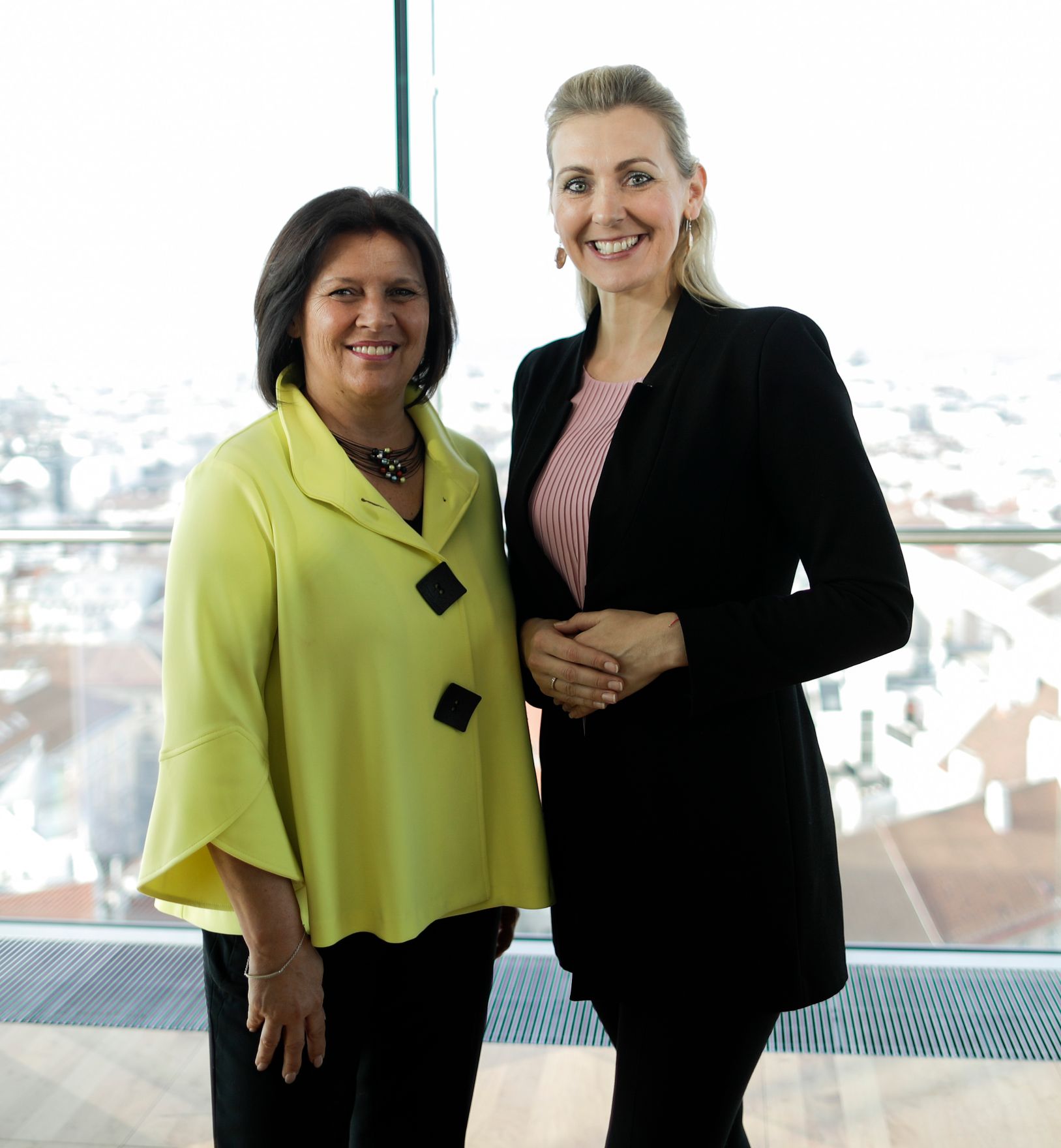 Am 13. J&auml;nner 2020 besuchte Bundesministerin Christine Aschbacher (r.) den Sozialpartnerschaftlichen Neujahrsempfang in der Wirtschaftskammer &Ouml;sterreich.