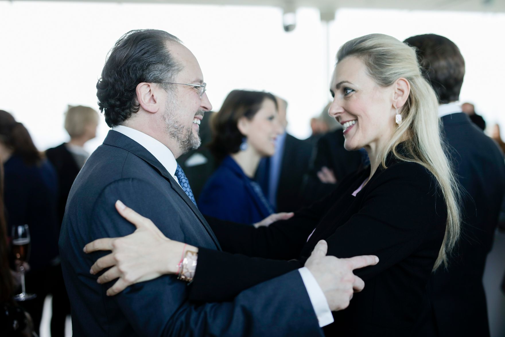 Am 13. J&auml;nner 2020 besuchte Bundesministerin Christine Aschbacher (r.) den Sozialpartnerschaftlichen Neujahrsempfang in der Wirtschaftskammer &Ouml;sterreich. Im Bild mit Bundesminister Alexander Schallenberg (l.).