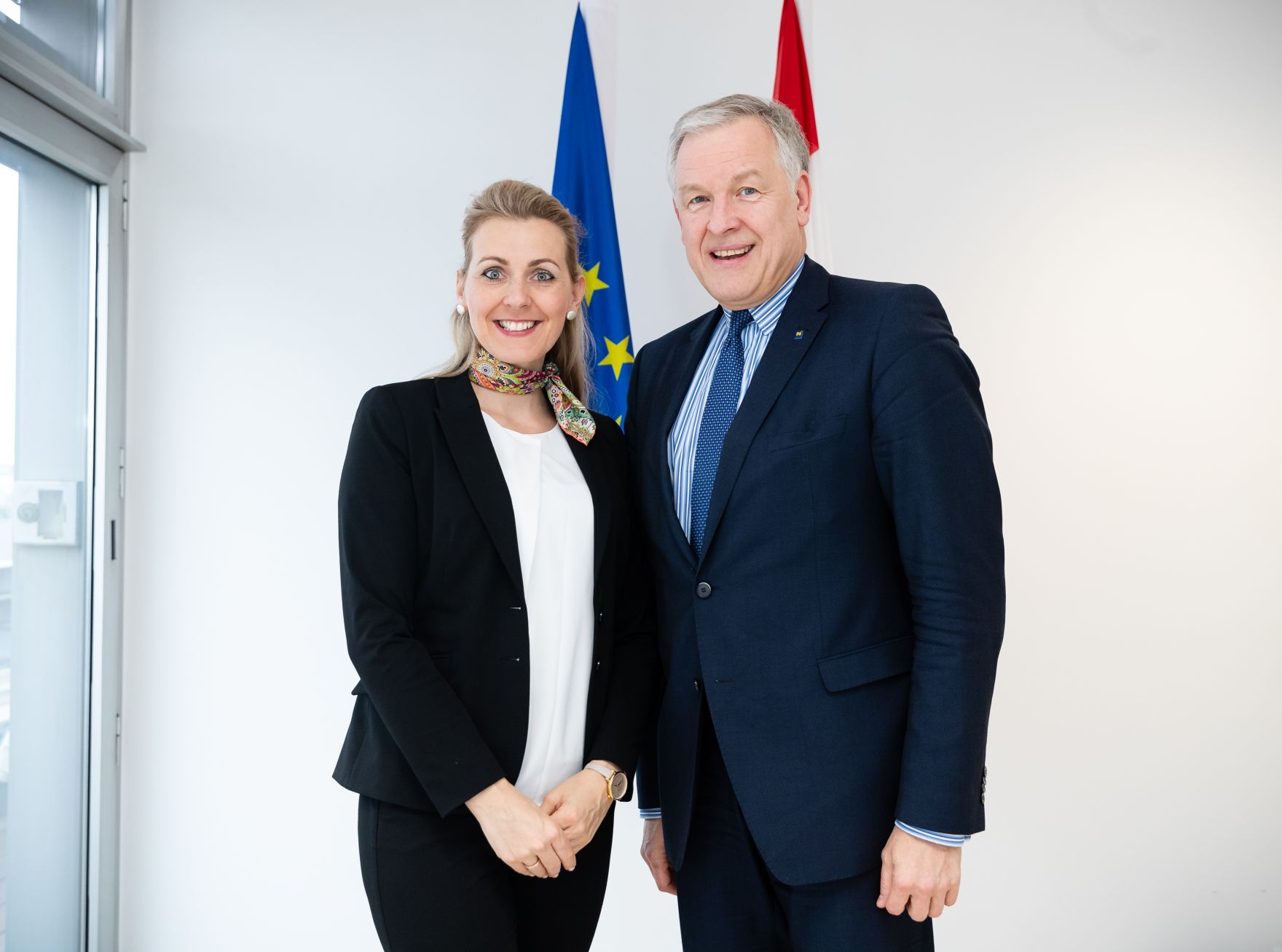 Am 2. M&auml;rz 2020 empfing Bundesministerin Christine Aschbacher (l.) den nieder&ouml;sterreichischen Landesrat Martin Eichtinger (r.) zu einem Arbeitsgespr&auml;ch in ihrem B&uuml;ro.