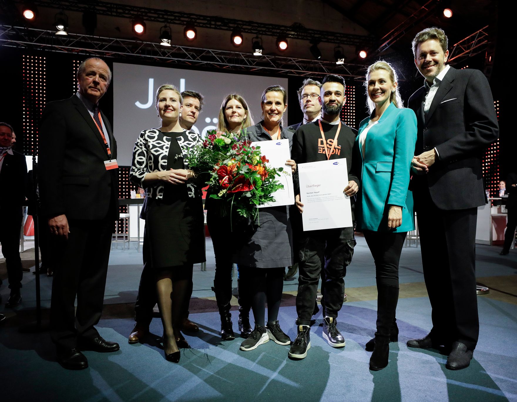 Am 3. M&auml;rz 2020 nahm Bundesministerin Christine Aschbacher gemeinsam mit Bundesministerin Susanne Raab bei der Er&ouml;ffnung der Jobmesse f&uuml;r Asylberechtigte in der G&ouml;sserhalle teil.