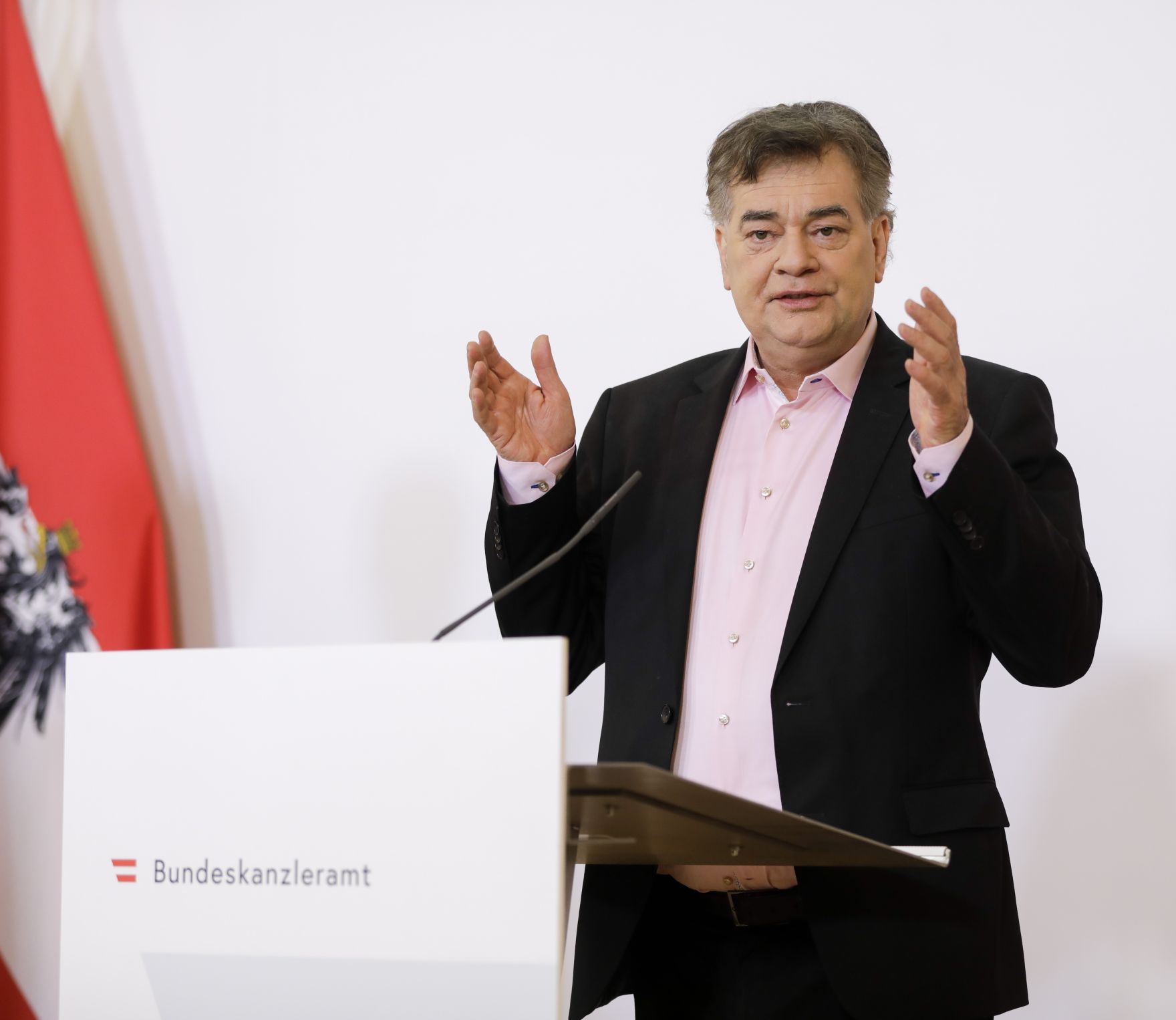 Am 1. April 2020 fand ein Pressestatement zu den Ma&szlig;nahmen gegen die Krise im Bundeskanzleramt statt. Im Bild Vizekanzler Werner Kogler.