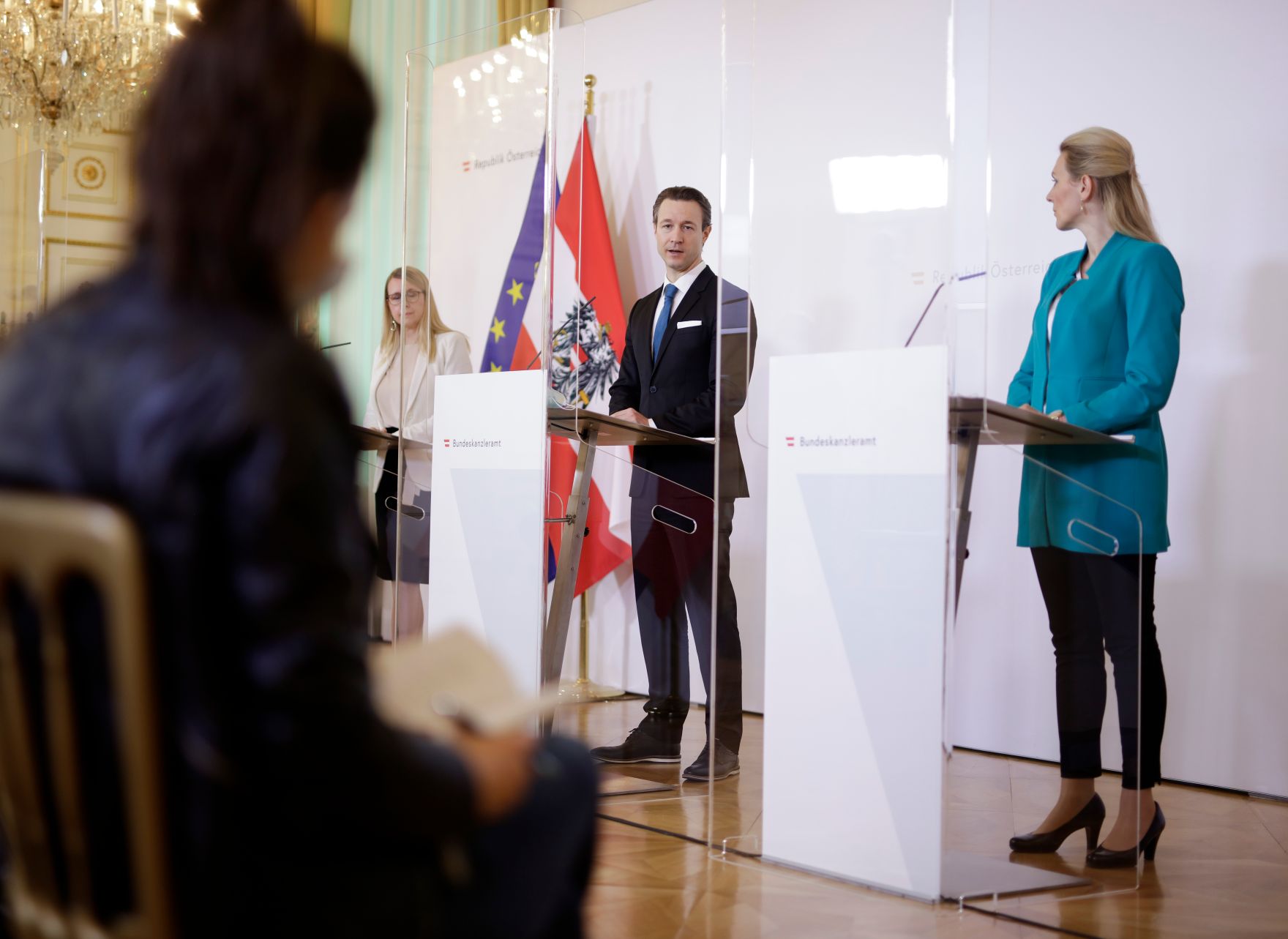 Am 30. April 2020 fand ein Pressestatement zu den Ma&szlig;nahmen gegen die Krise im Bundeskanzleramt statt. Im Bild (v.l.n.r.) Wirtschaftsministerin Margarete Schramb&ouml;ck, Finanzminister Gernot Bl&uuml;mel und Arbeitsministerin Christine Aschbacher.