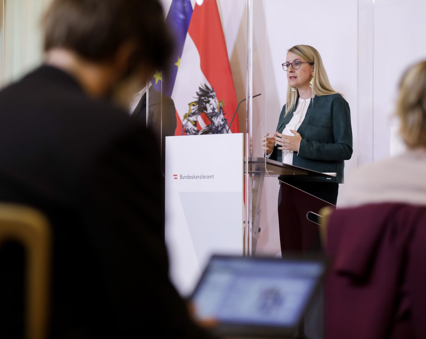 Am 26. Mai 2020 fand ein Pressestatement zu den Ma&szlig;nahmen gegen die Krise im Bundeskanzleramt statt. Im Bild Wirtschaftsministerin Margarete Schramb&ouml;ck.