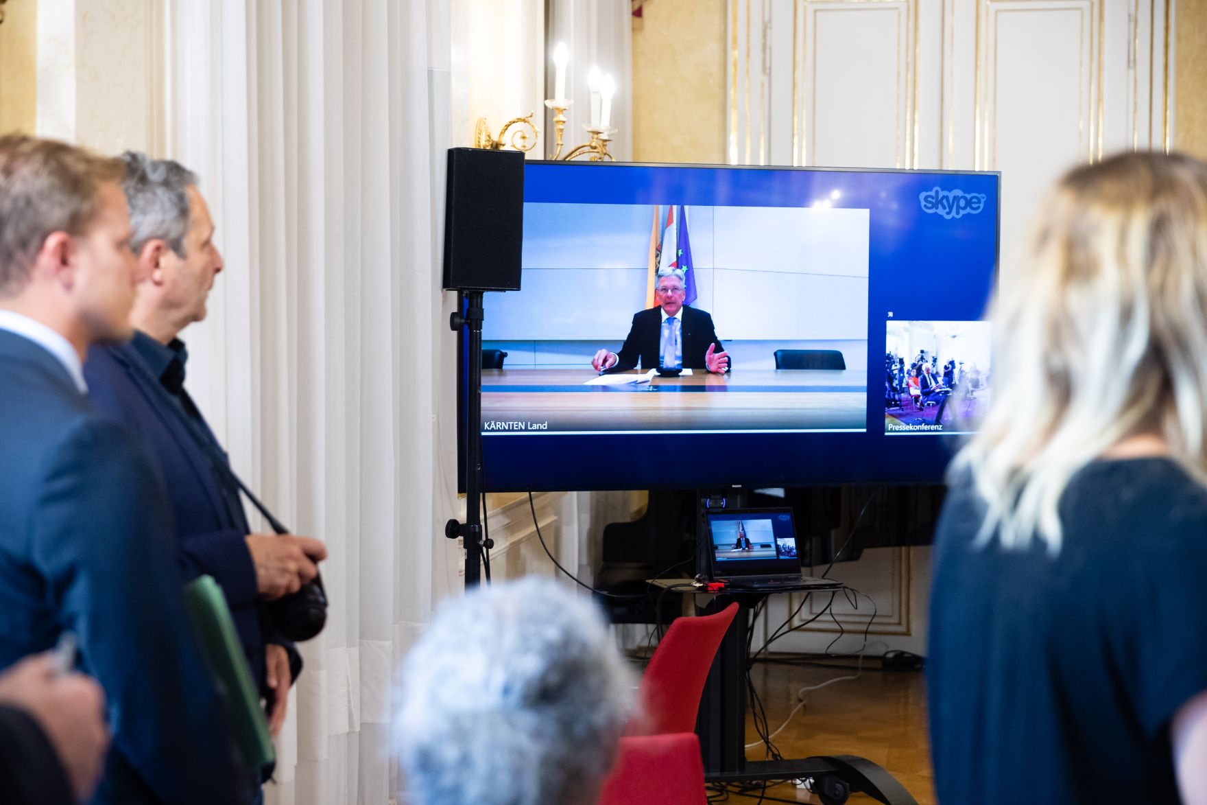 Am 3. Juli 2020 fand eine Pressekonferenz zu dem neuen F&ouml;rdermodell, das mehr administratives Personal an den Schulen erm&ouml;glicht, statt. Im Bild der K&auml;rntner Landeshauptmann Peter Kaiser.
