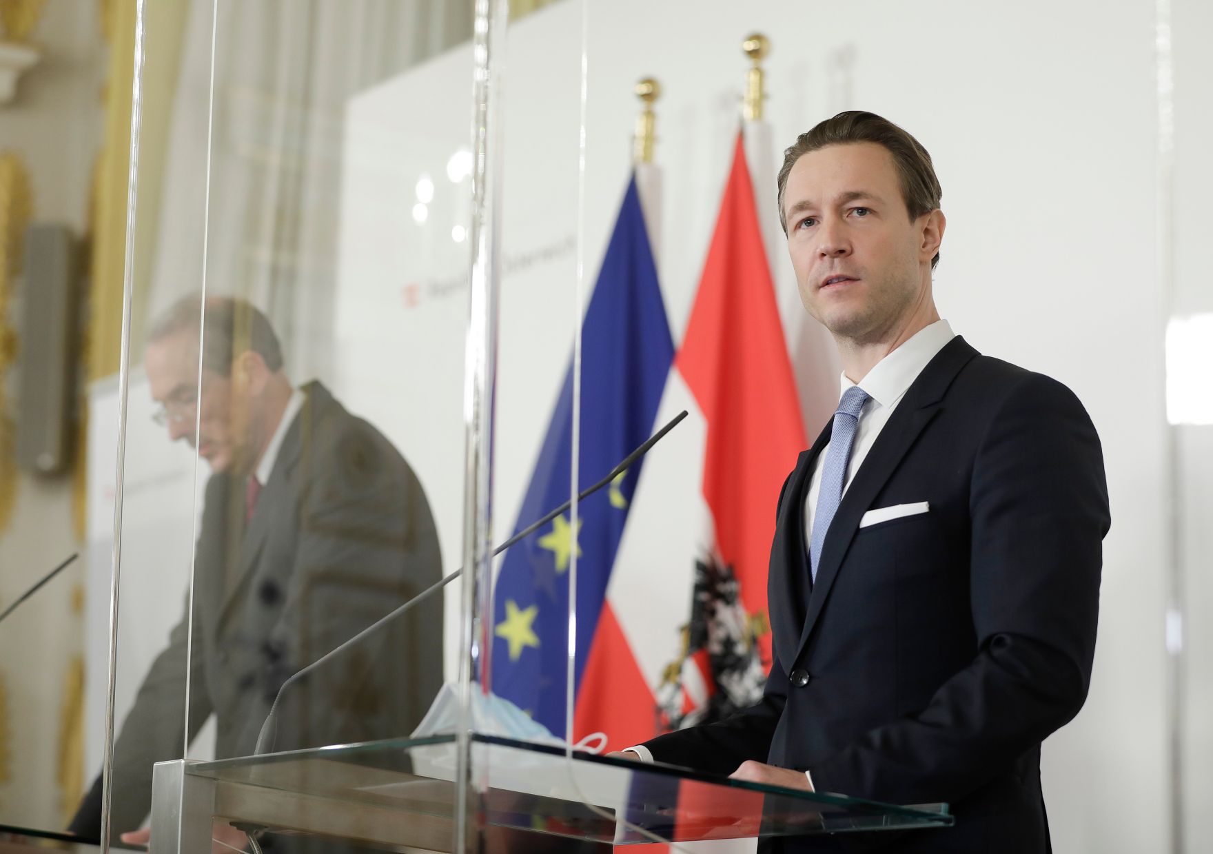 Am 14. November 2020 fand ein Pressestatement zu den Ma&szlig;nahmen gegen die Krise im Bundeskanzleramt statt. Im Bild (v.l.n.r.) Bundesminister Heinz Fa&szlig;mann, Bundesminister Gernot Bl&uuml;mel.