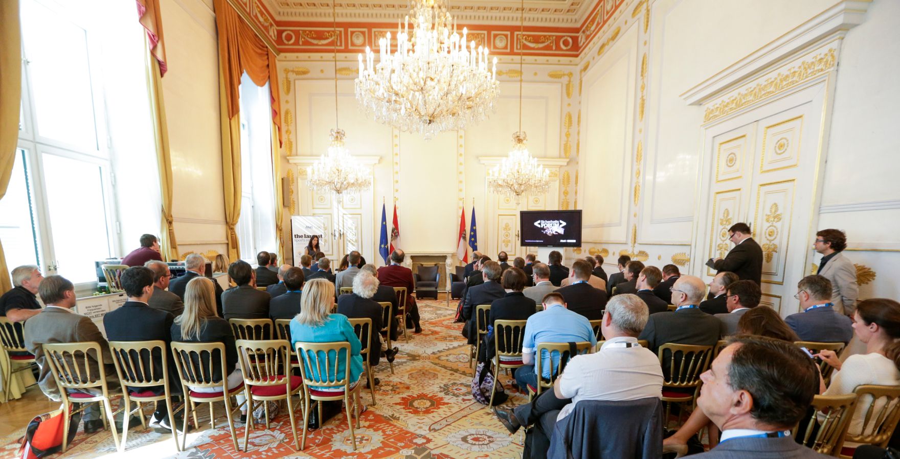 Am 8. September 2016 er&ouml;ffnet Staatssekret&auml;rin Muna Duzdar gemeinsam mit dem Direktor der Firma Atos, Gerald Gerstbauer, die Veranstaltung Sicherheitsforum.