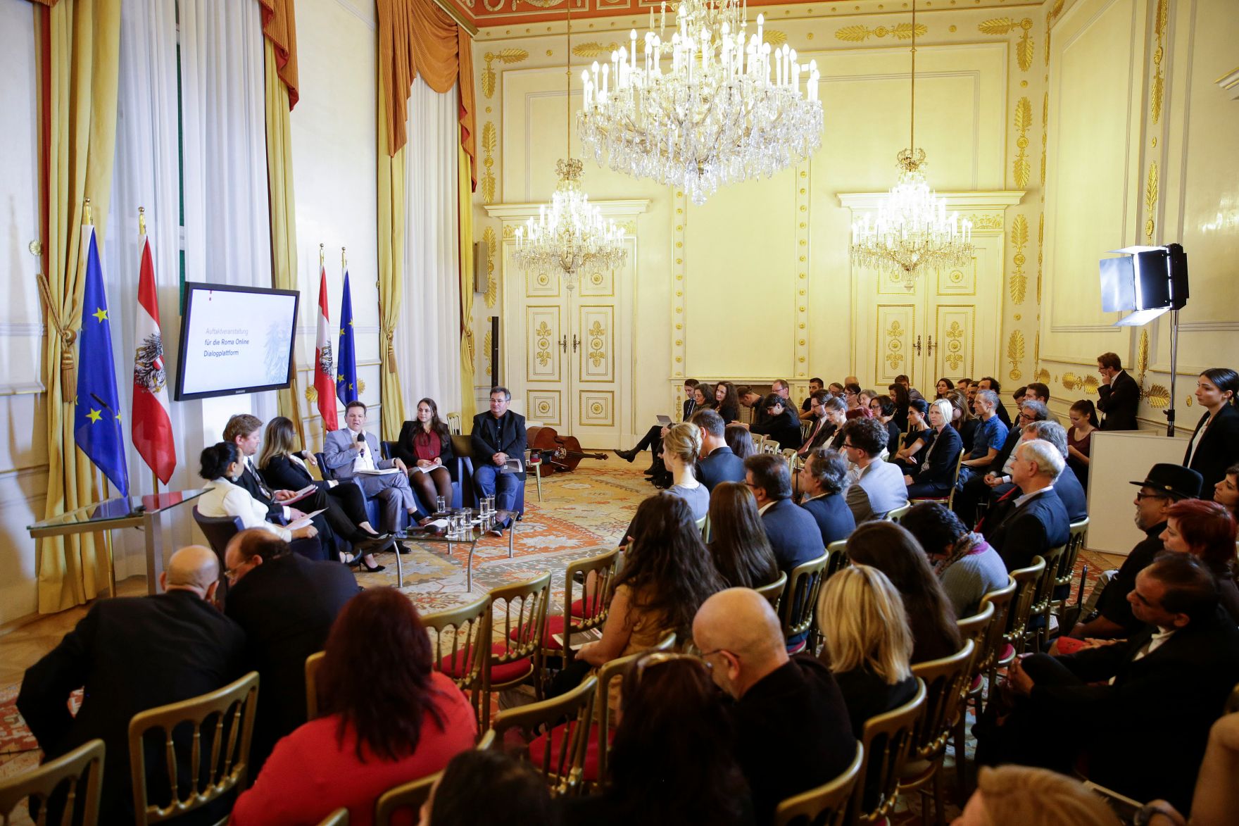 Am 28. September 2016 fand die Auftaktveranstaltung f&uuml;r die Roma Online Dialogplattform statt.