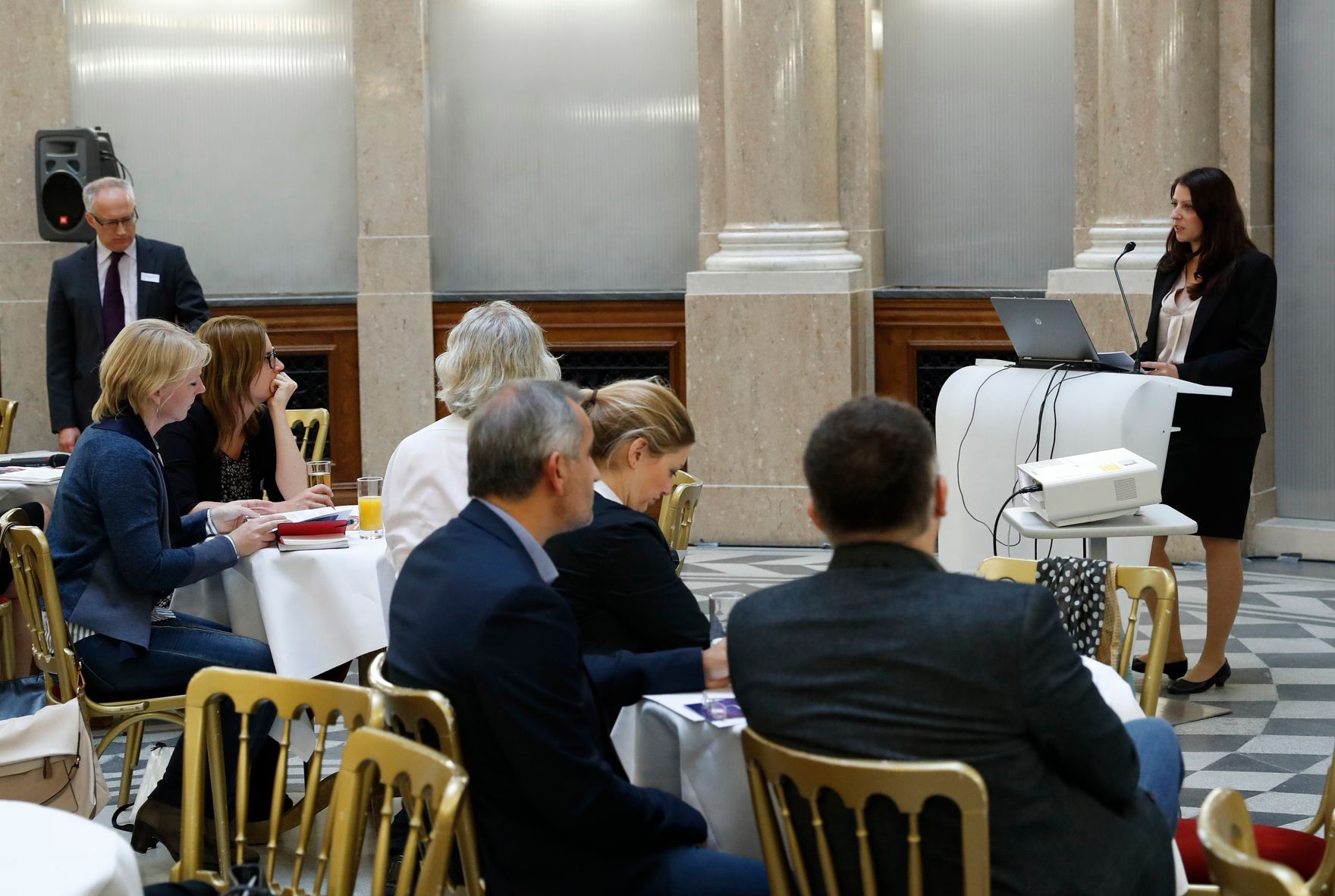 Am 6. Oktober fand die Auftaktveranstaltung zum &Ouml;sterreichischen Verwaltungspreis 2017 statt. Im Bild Staatssekret&auml;rin Muna Duzdar bei ihrem Beitrag zum Thema "Den Wandel managen - neue Wege f&uuml;r den &ouml;ffentlichen Dienst". 